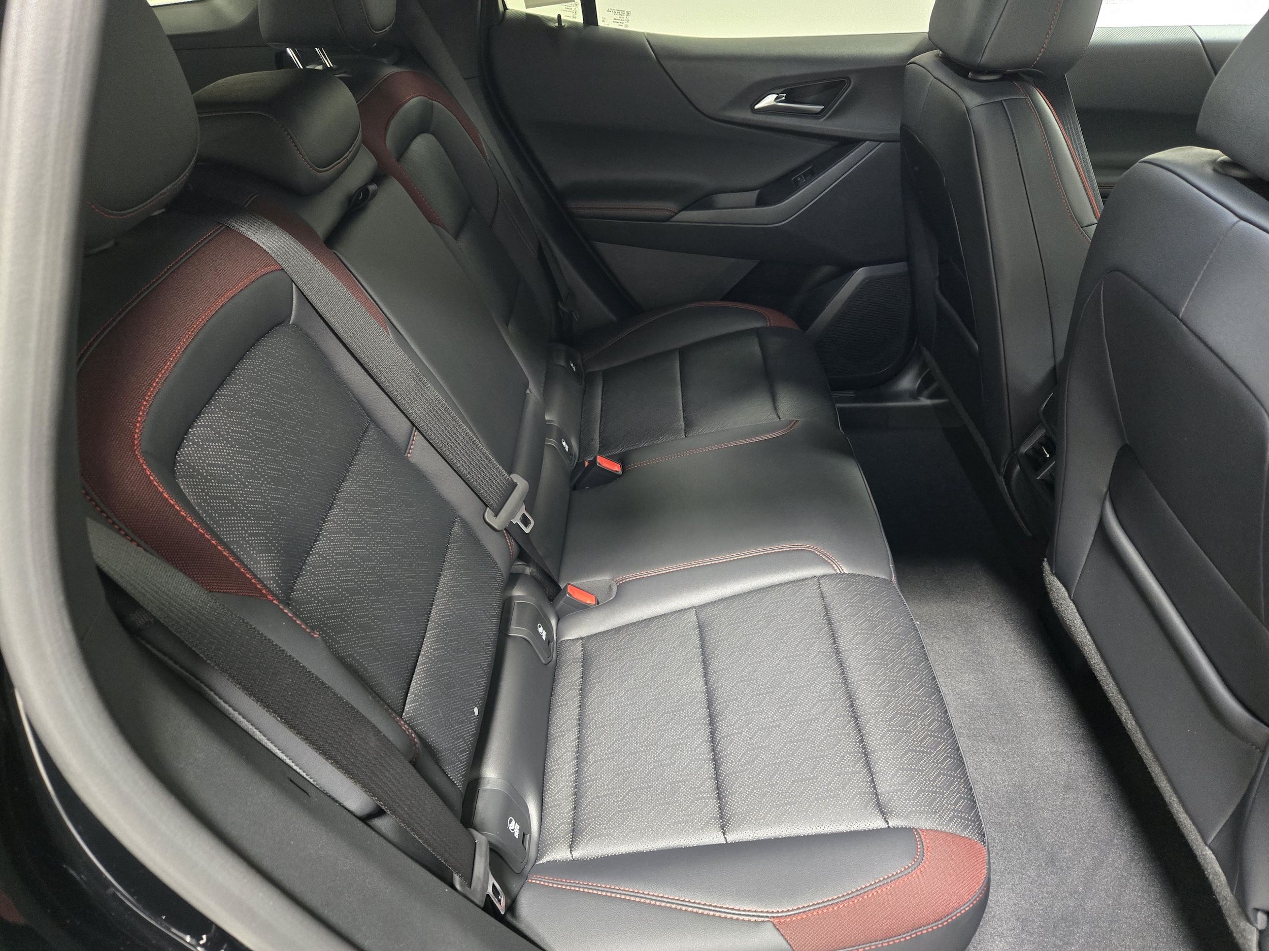 2027 Chevrolet Equinox RS - Photo 9
