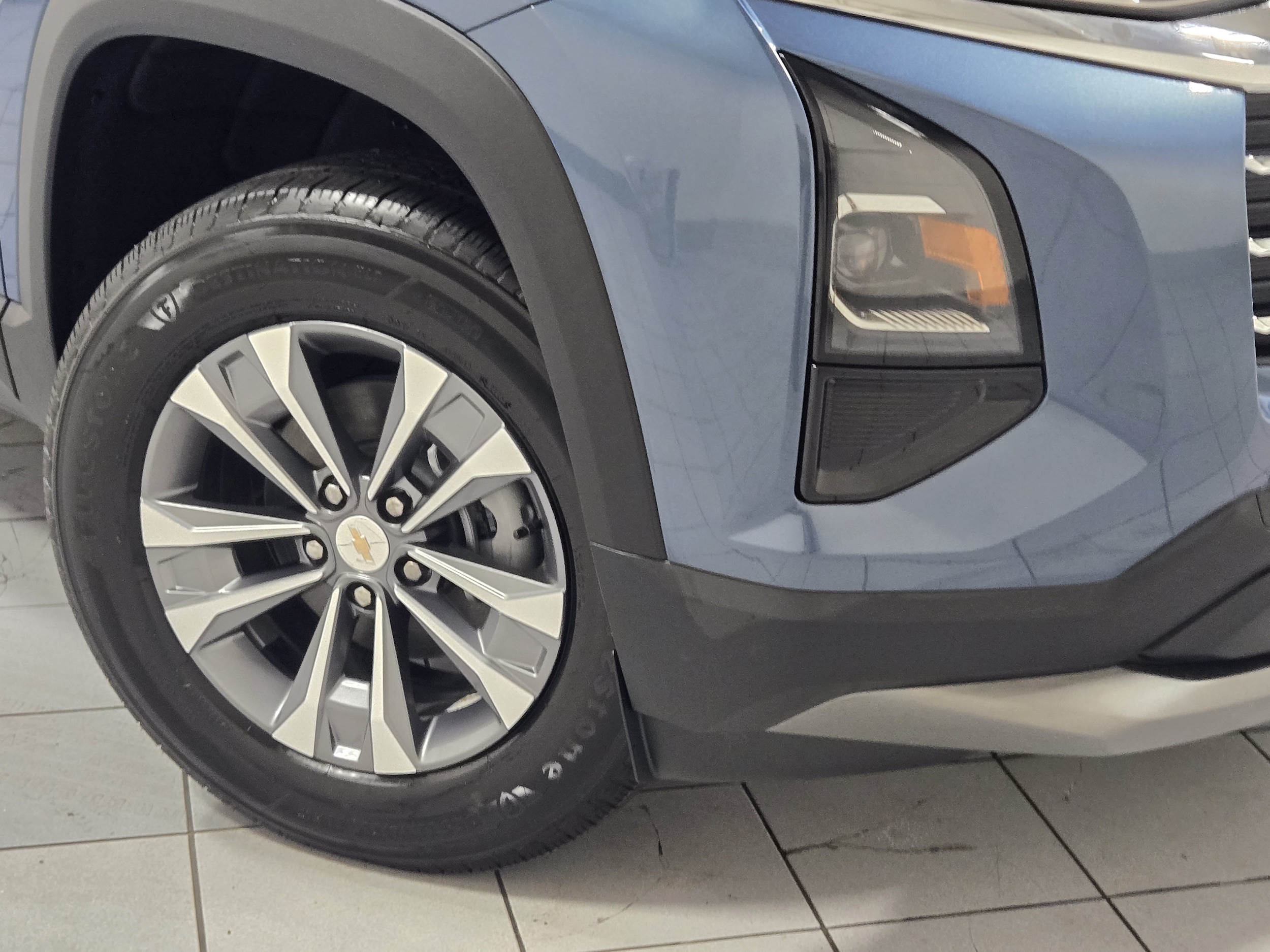 2027 Chevrolet Equinox LT - Photo 2