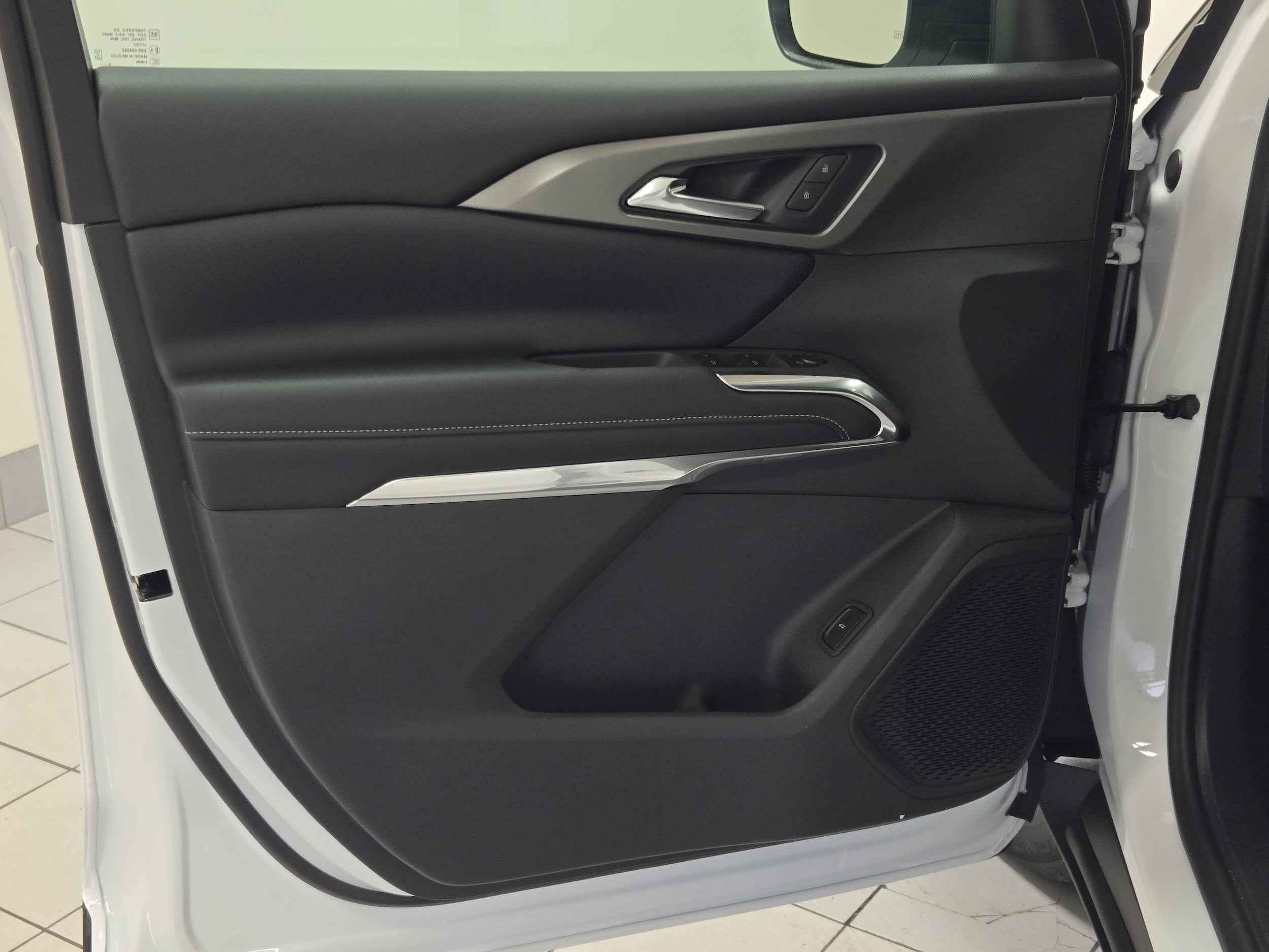 2027 Chevrolet Traverse LT - Photo 21