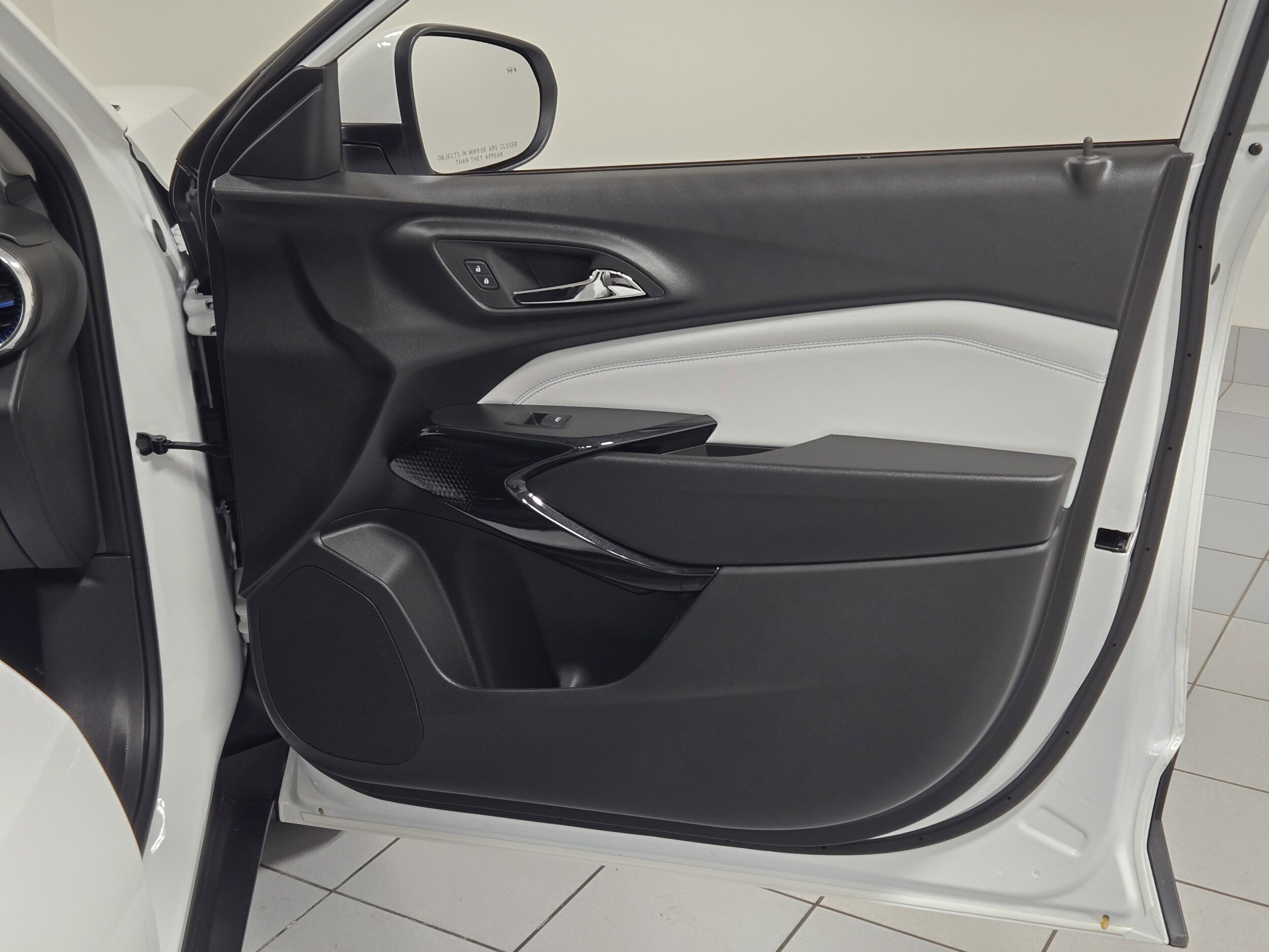 2026 Chevrolet Trax LT photo 4