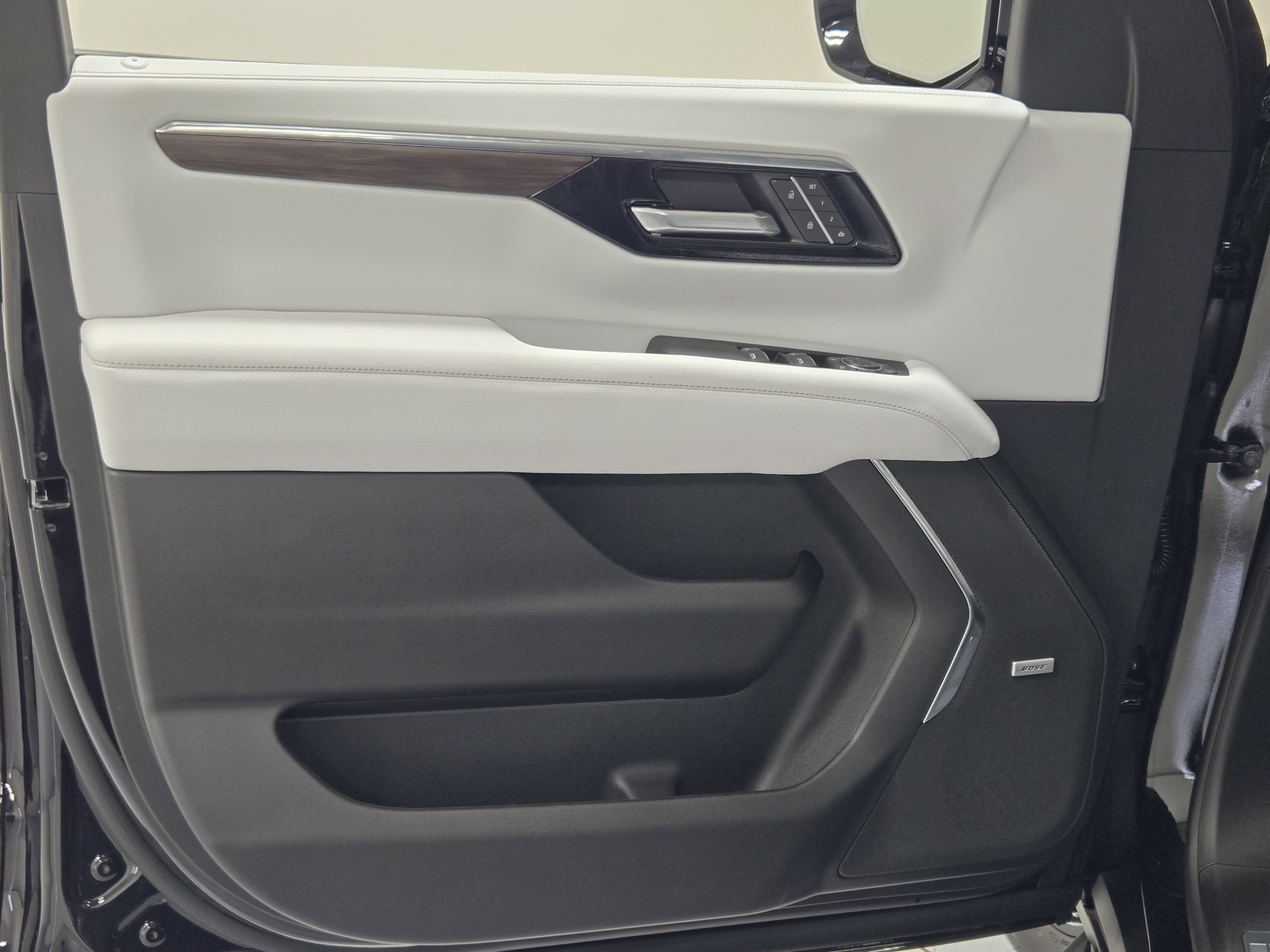 2026 Chevrolet Suburban Premier - Photo 22