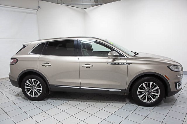 2019 Lincoln Nautilus Select photo 3