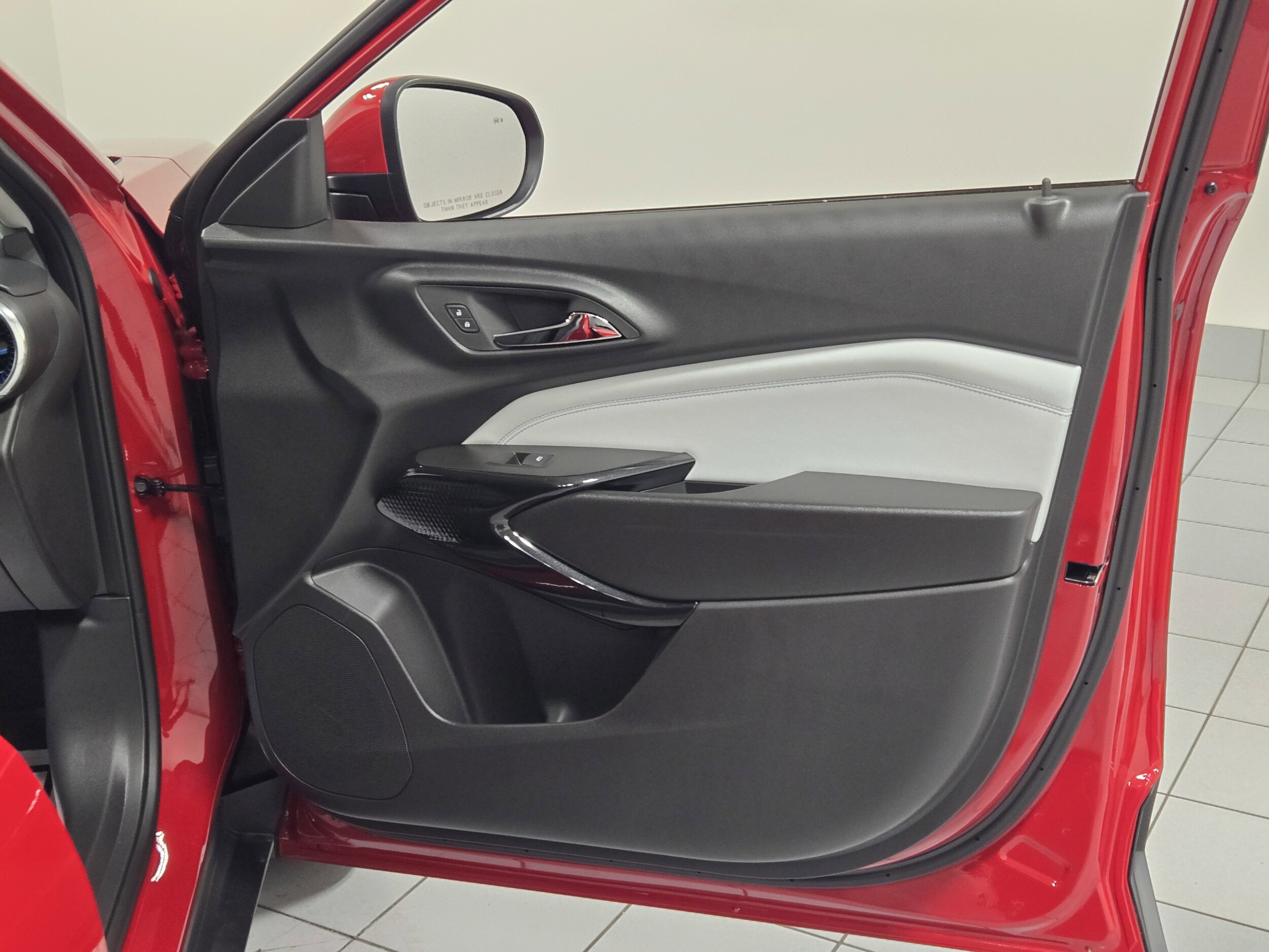 2026 Chevrolet Trax LT photo 4