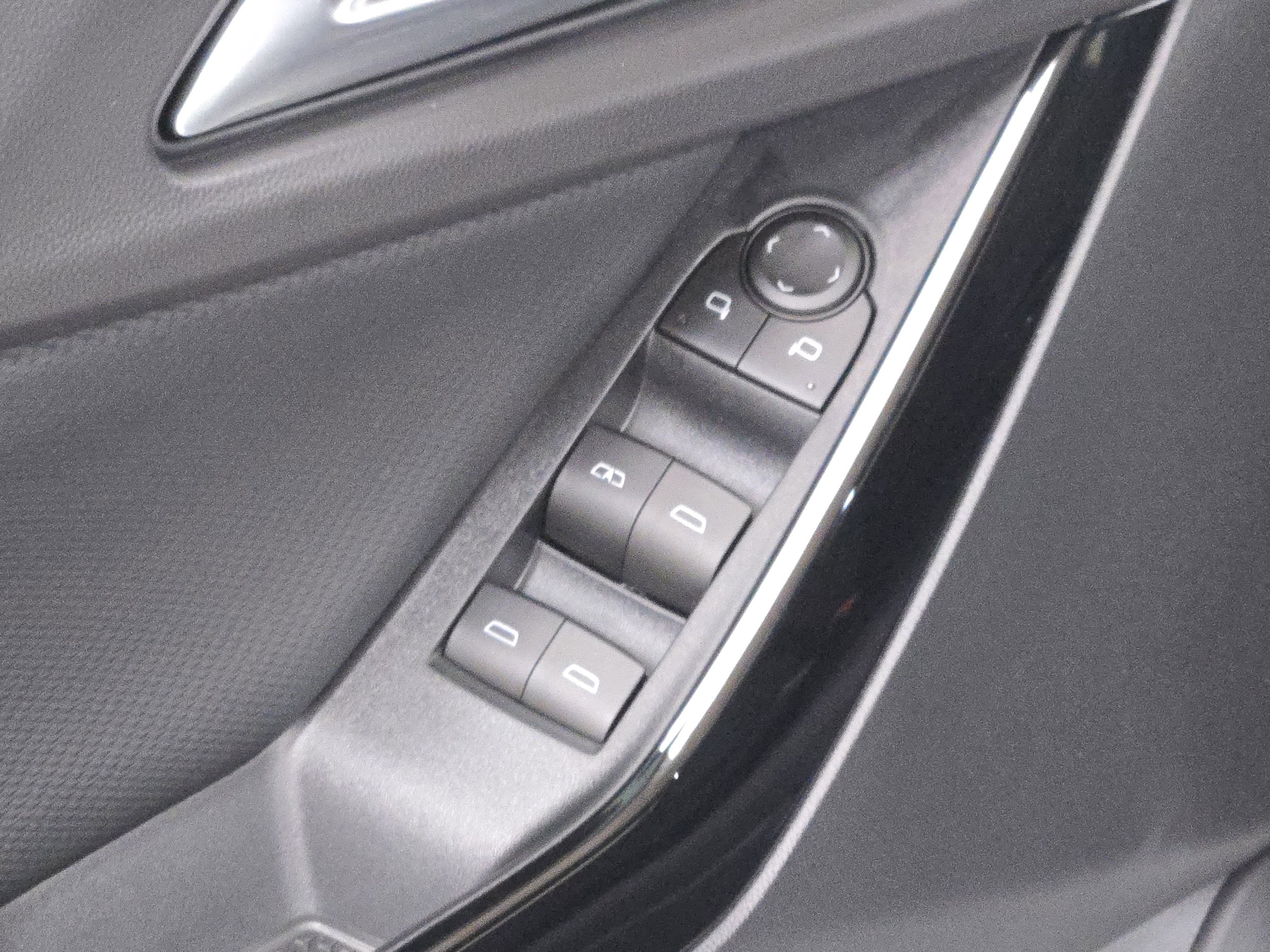 2026 Chevrolet Equinox LT - Photo 18