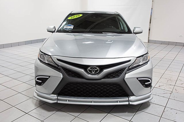 Used 2020 Toyota Camry SE with VIN 4T1G11AK4LU947987 for sale in Glendale Heights, IL