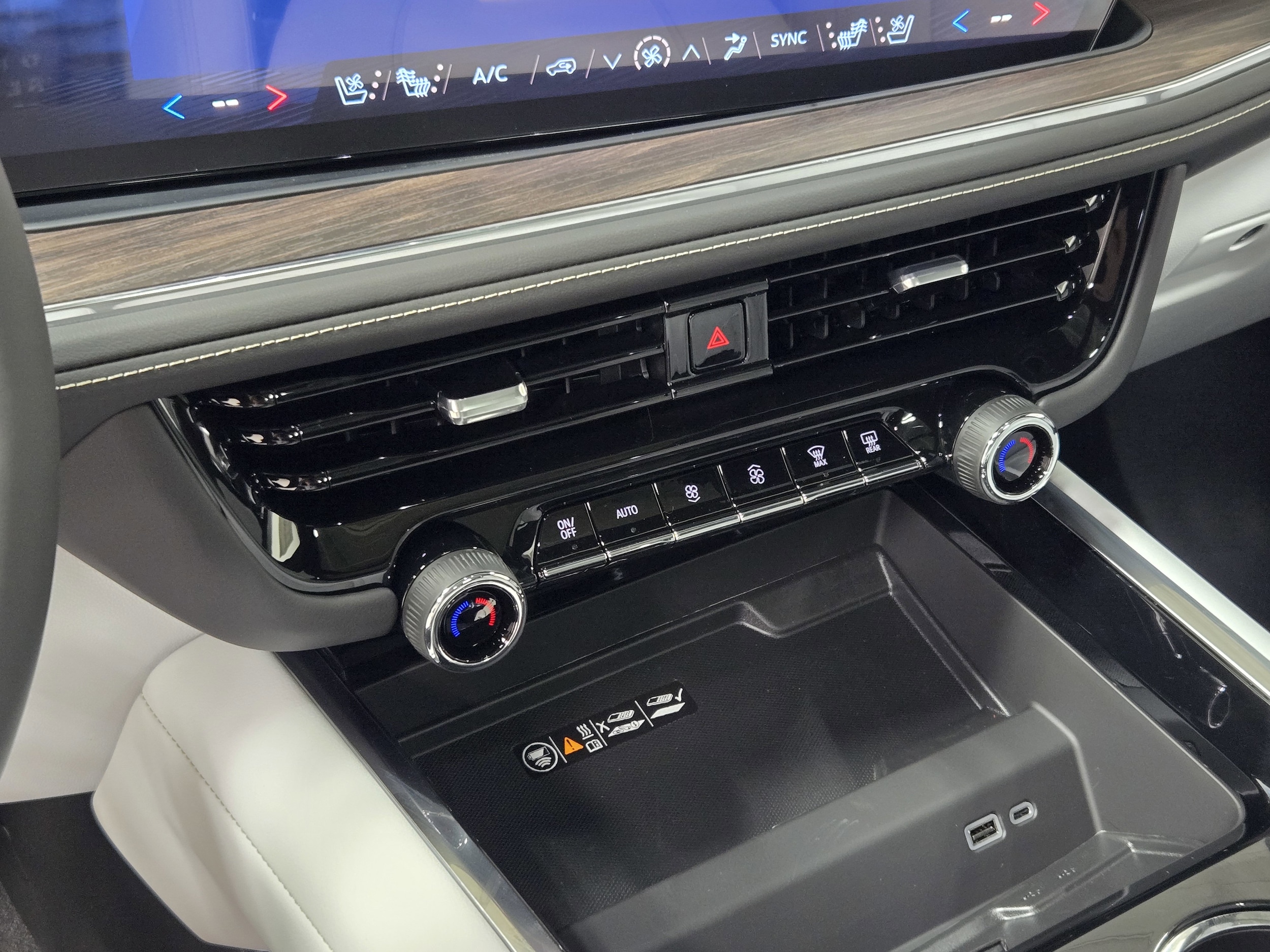 2026 Chevrolet Suburban Premier - Photo 30
