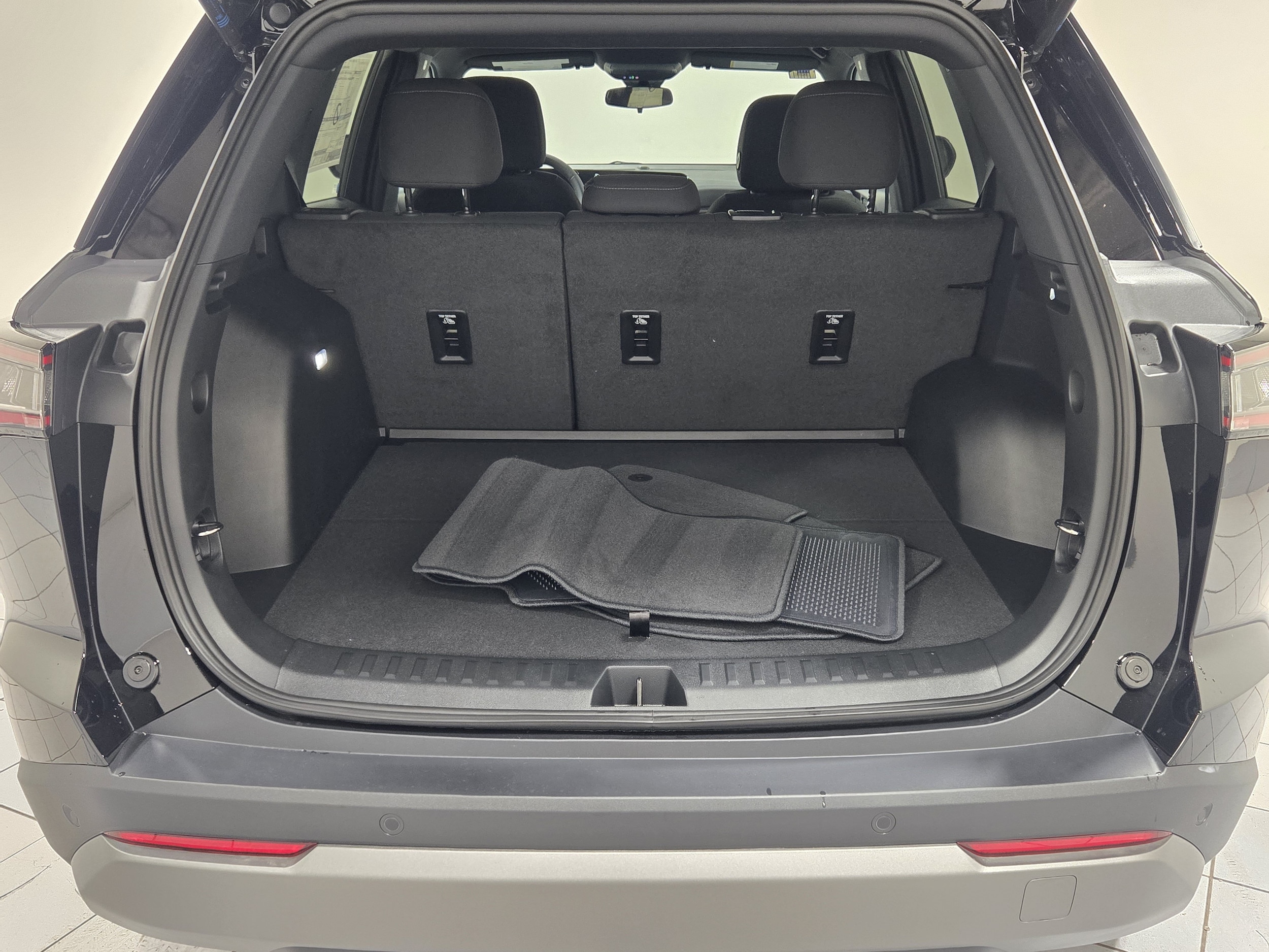 2027 Chevrolet Equinox LT - Photo 11