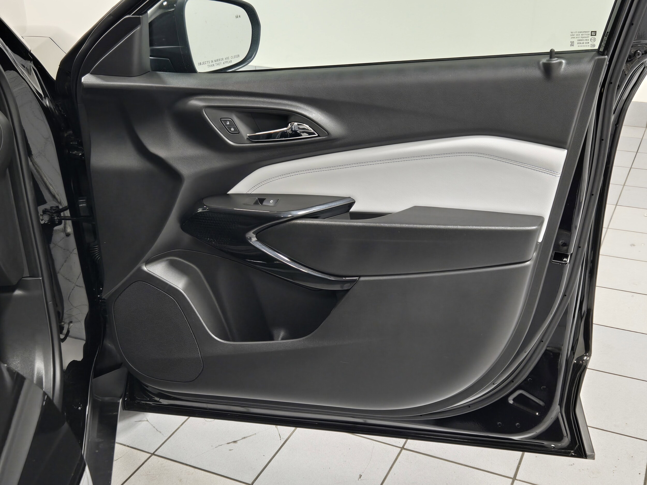 2026 Chevrolet Trax LT photo 3