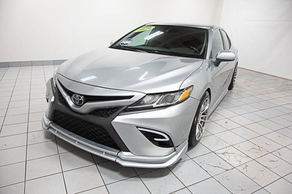 Used 2020 Toyota Camry SE Sedan