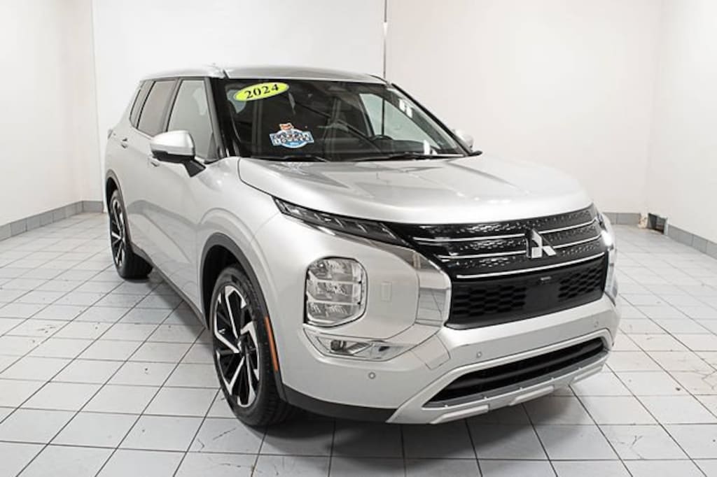 Used 2024 Mitsubishi Outlander SE SUV