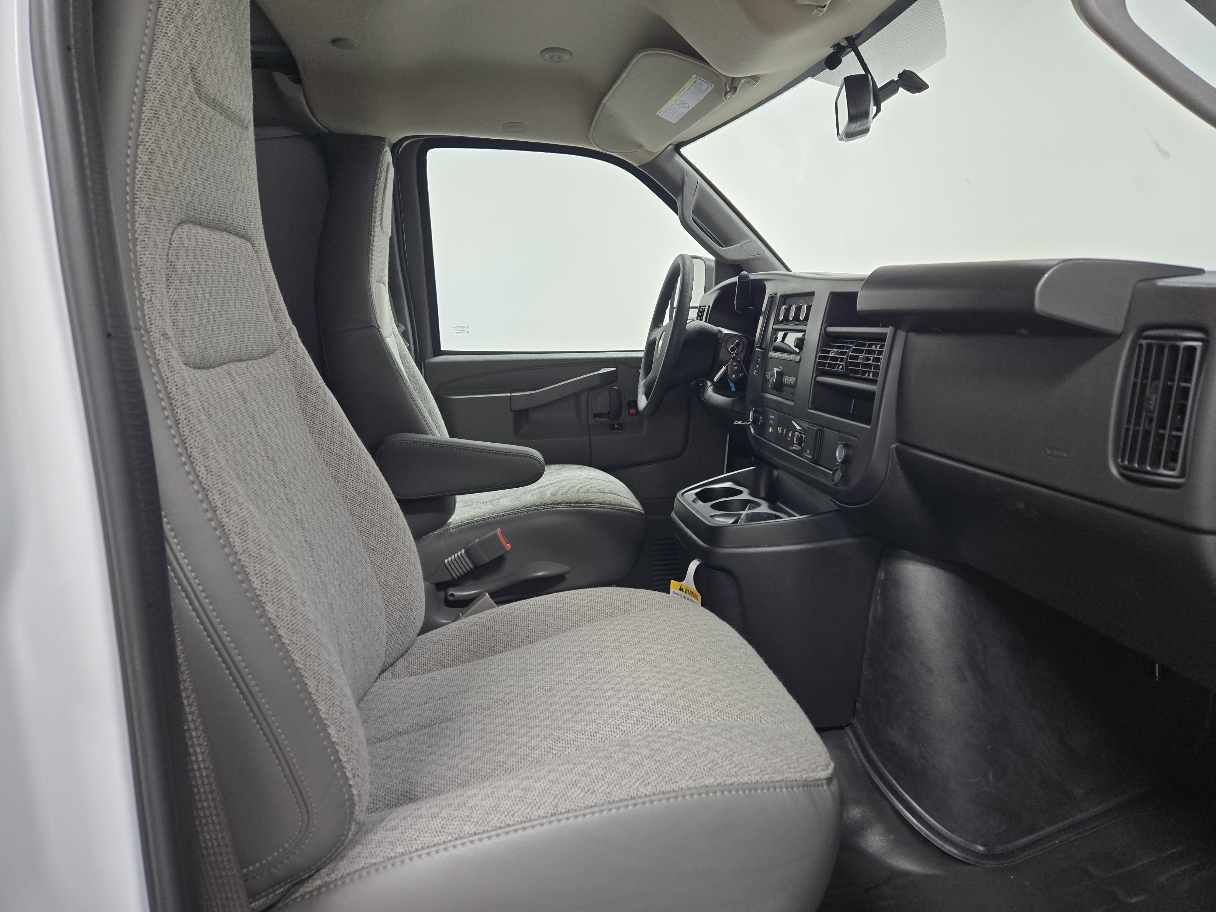 2025 Chevrolet Express Cargo Work Van - Photo 6