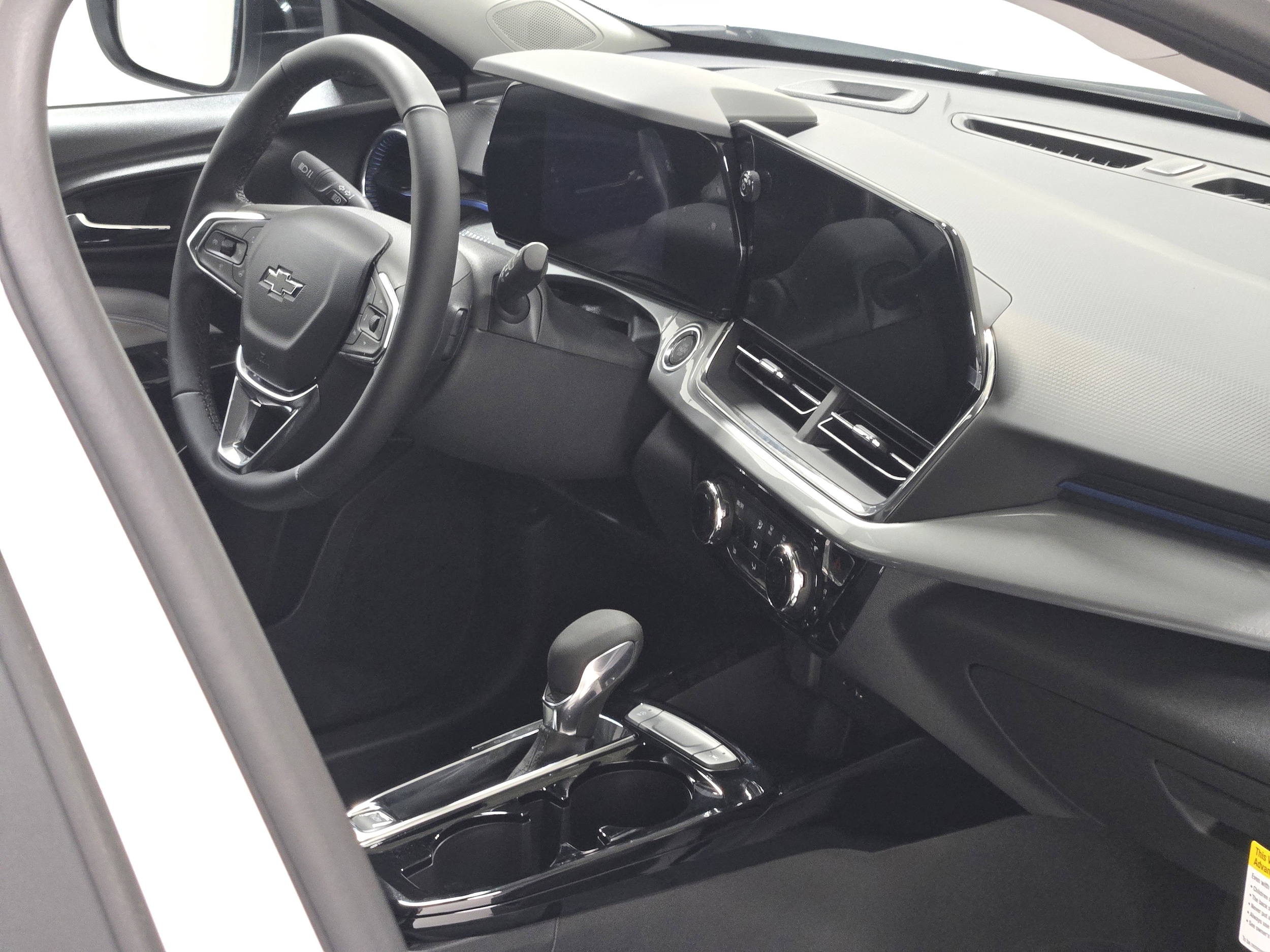 2026 Chevrolet Trax LT - Photo 8