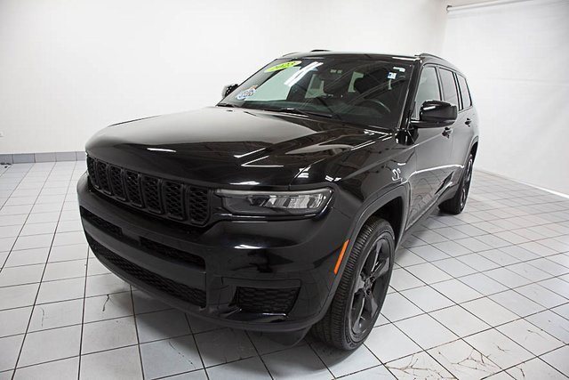 2023 Jeep Grand Cherokee Altitude photo 2