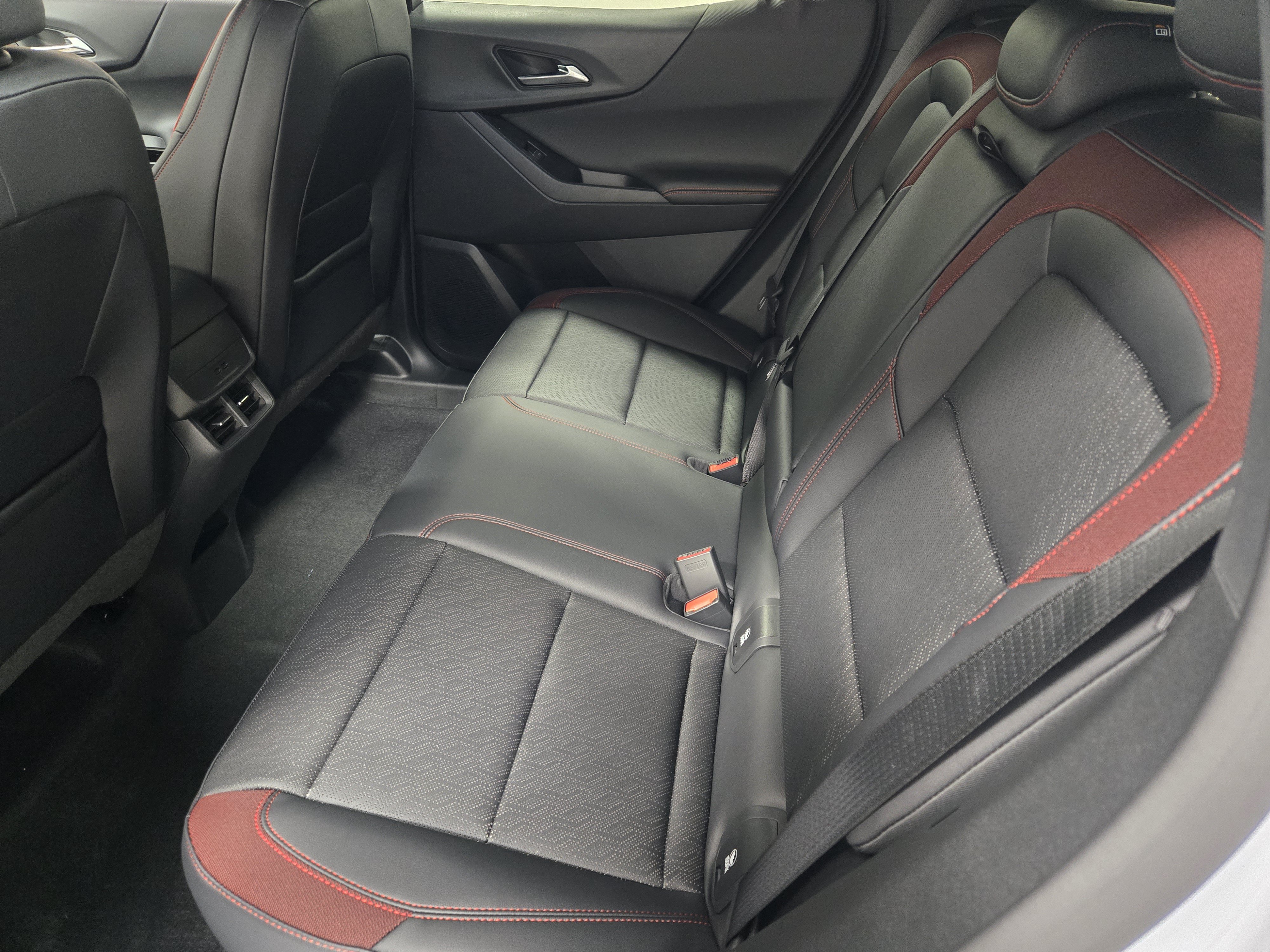 2027 Chevrolet Equinox RS - Photo 17