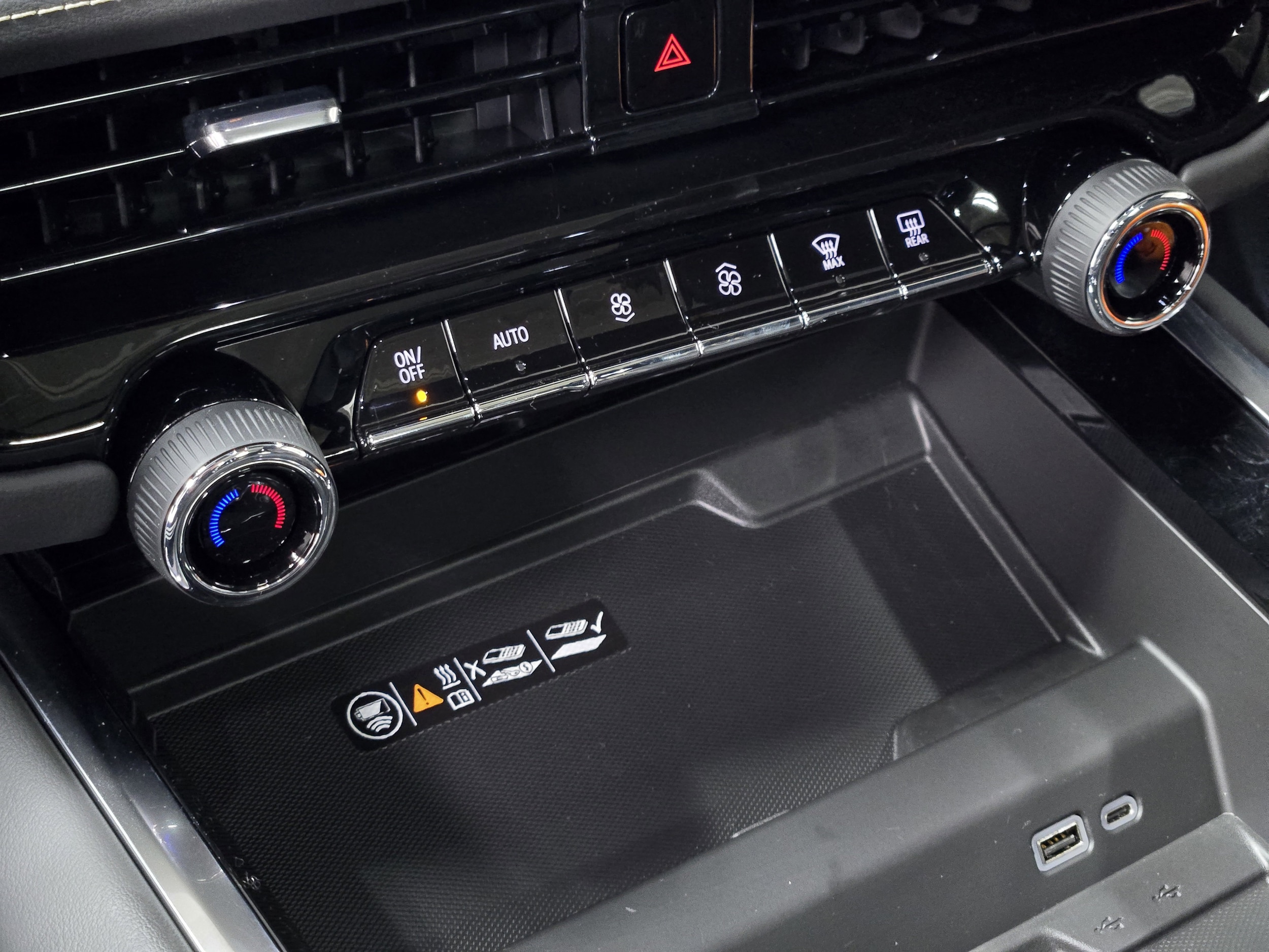 2026 Chevrolet Suburban Premier - Photo 30