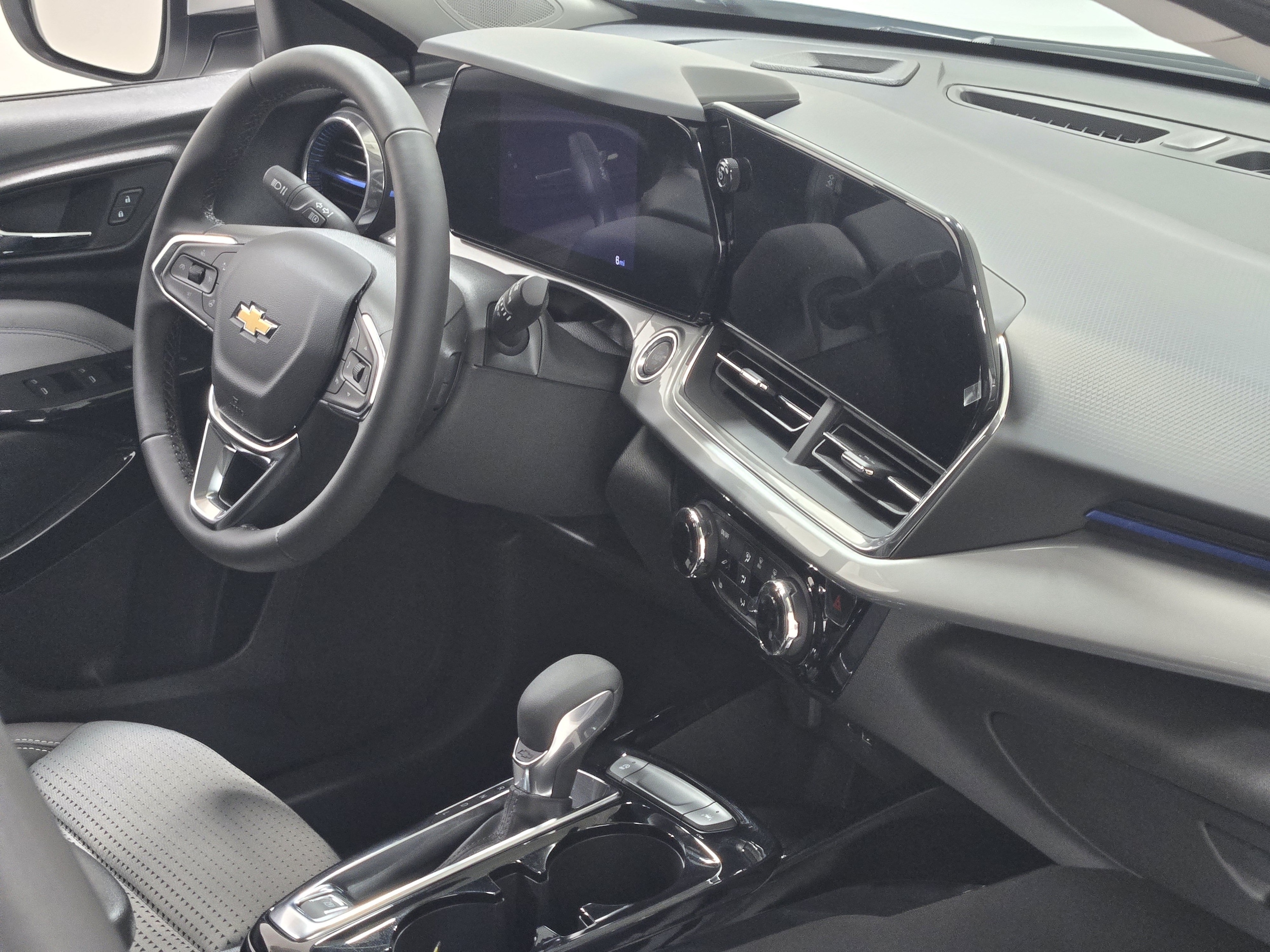 2026 Chevrolet Trax LT - Photo 6