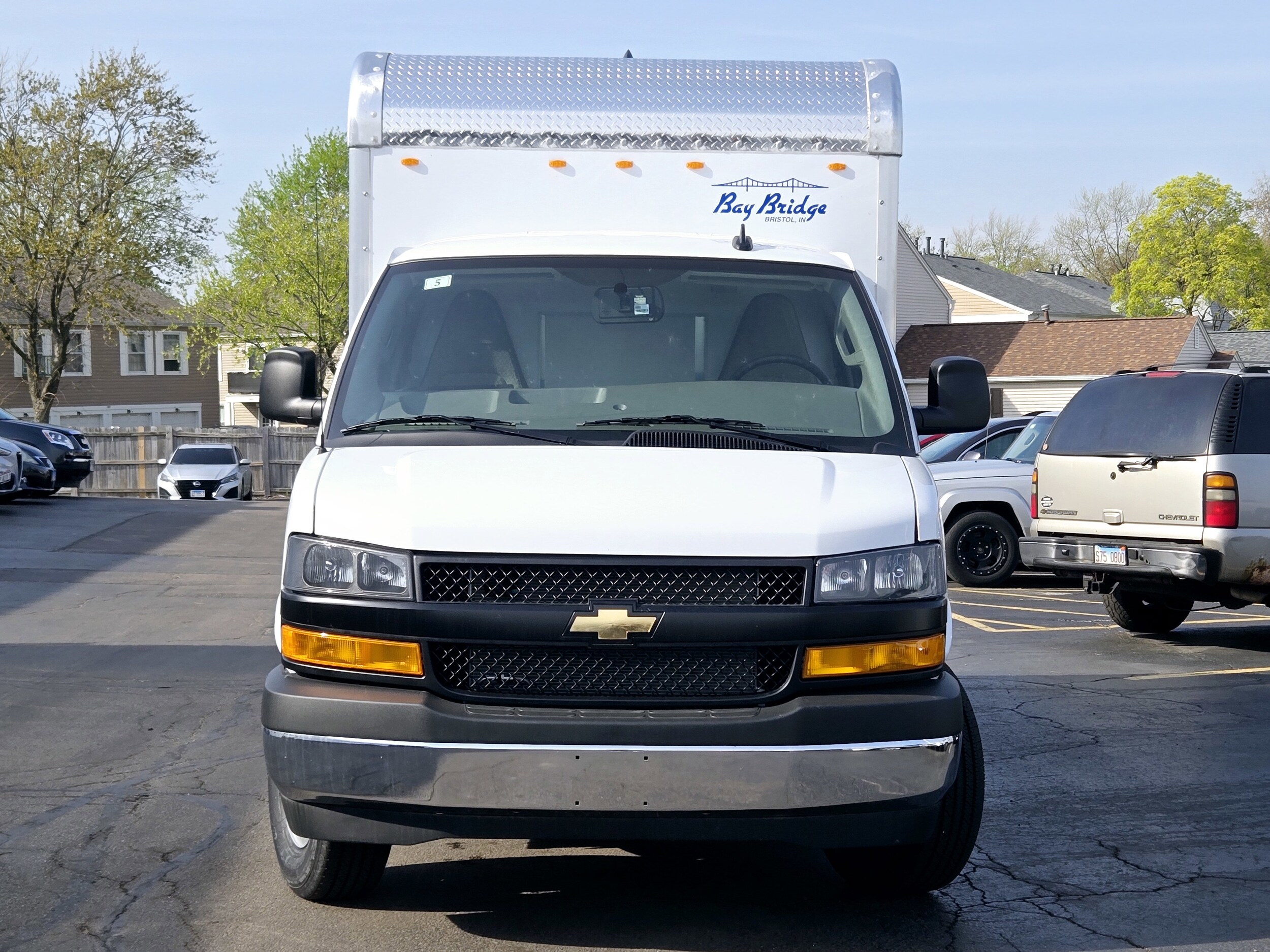 2025 Chevrolet Express Cutaway 3500 photo 2
