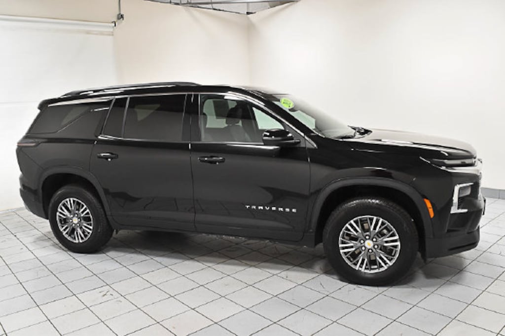 Used 2026 Chevrolet Traverse LT SUV