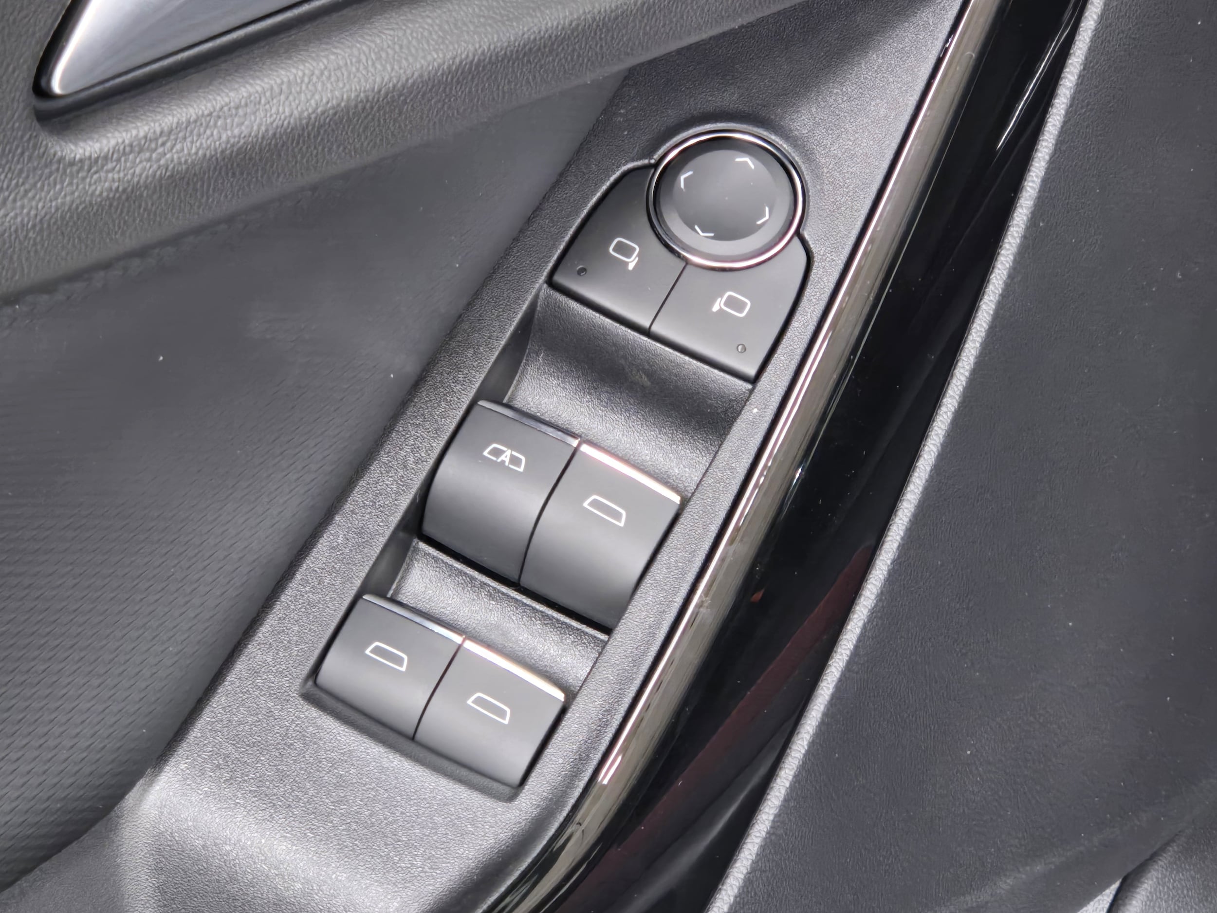 2027 Chevrolet Equinox RS - Photo 20