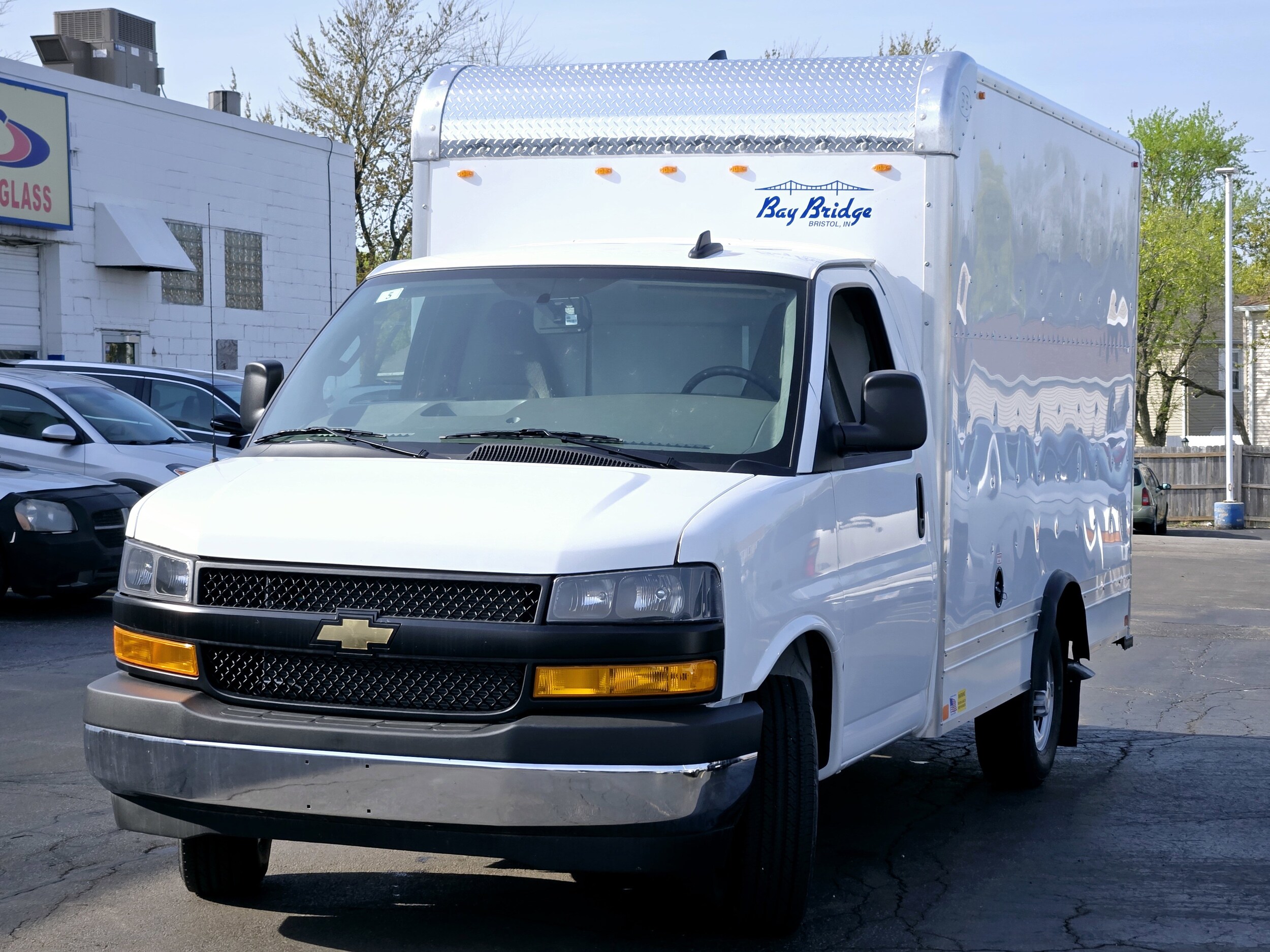 2025 Chevrolet Express Cutaway 3500 photo 3