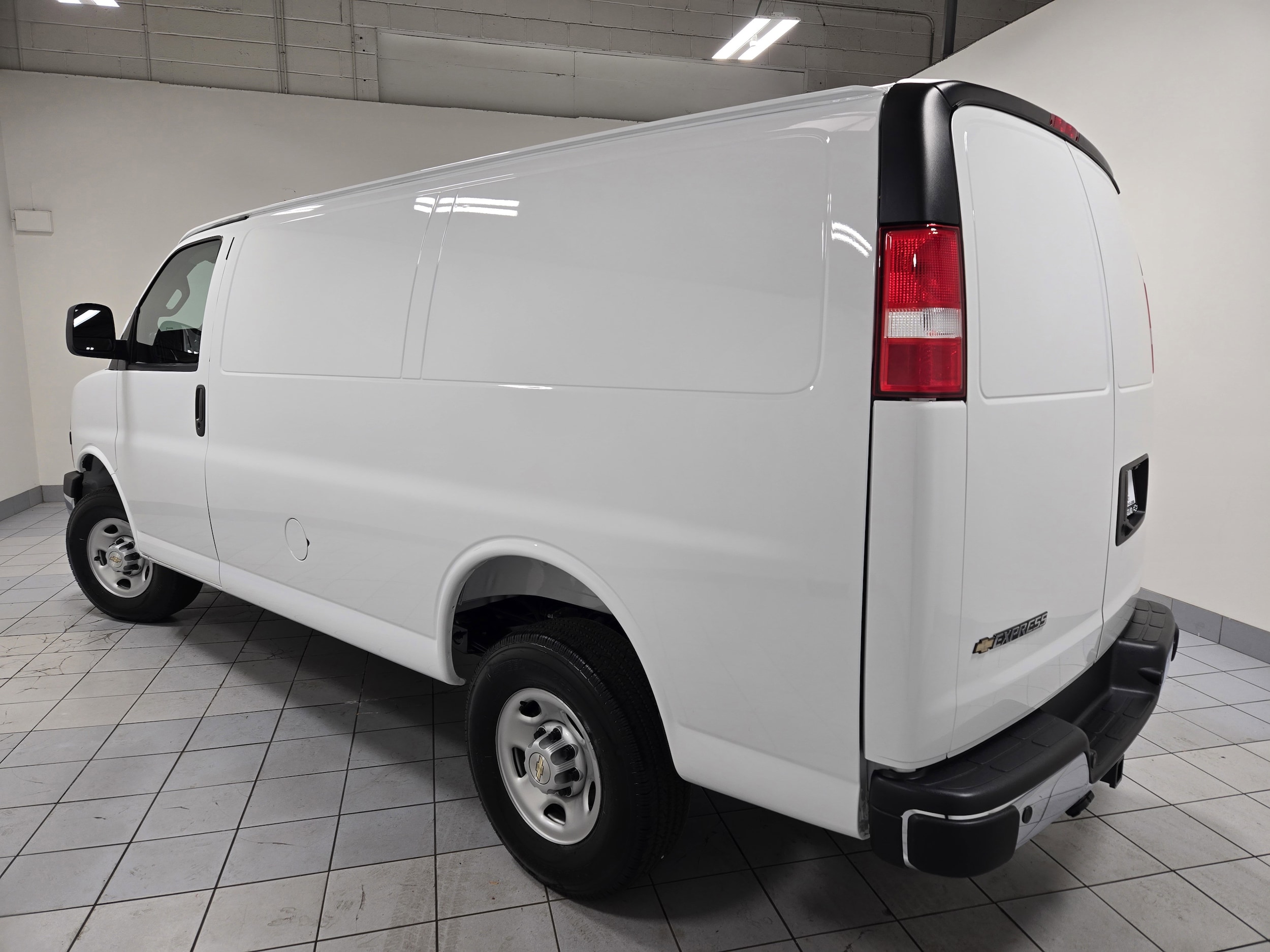 2025 Chevrolet Express Cargo Work Van - Photo 11