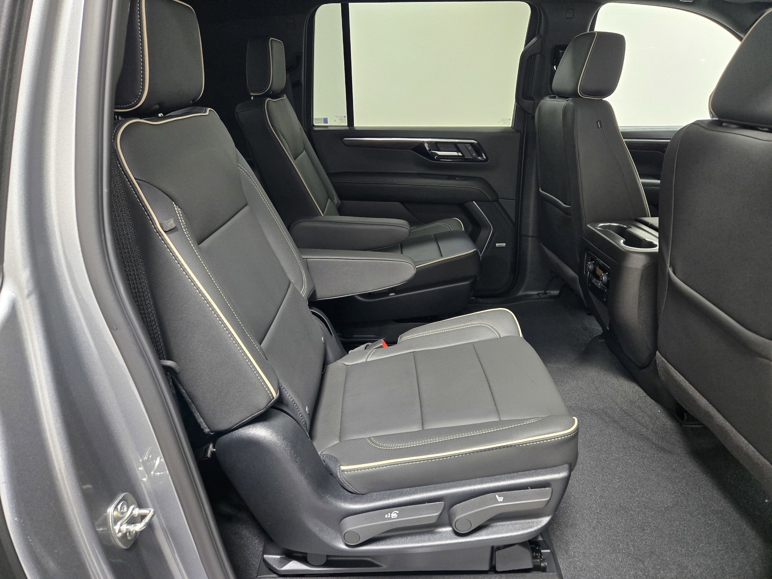 2026 Chevrolet Suburban Premier - Photo 11