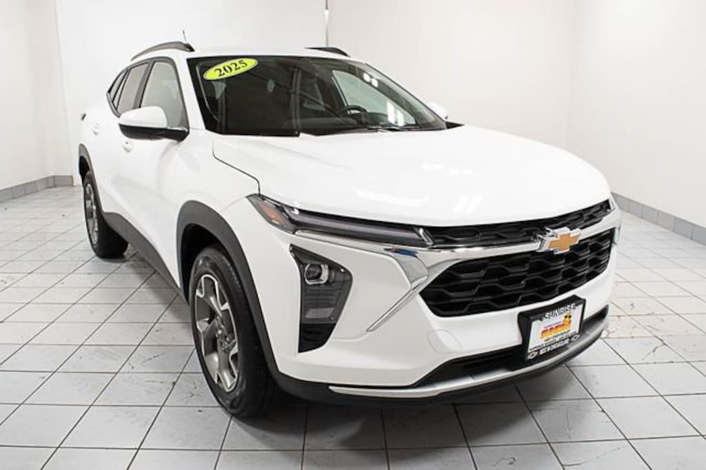 Used 2025 Chevrolet Trax LT SUV