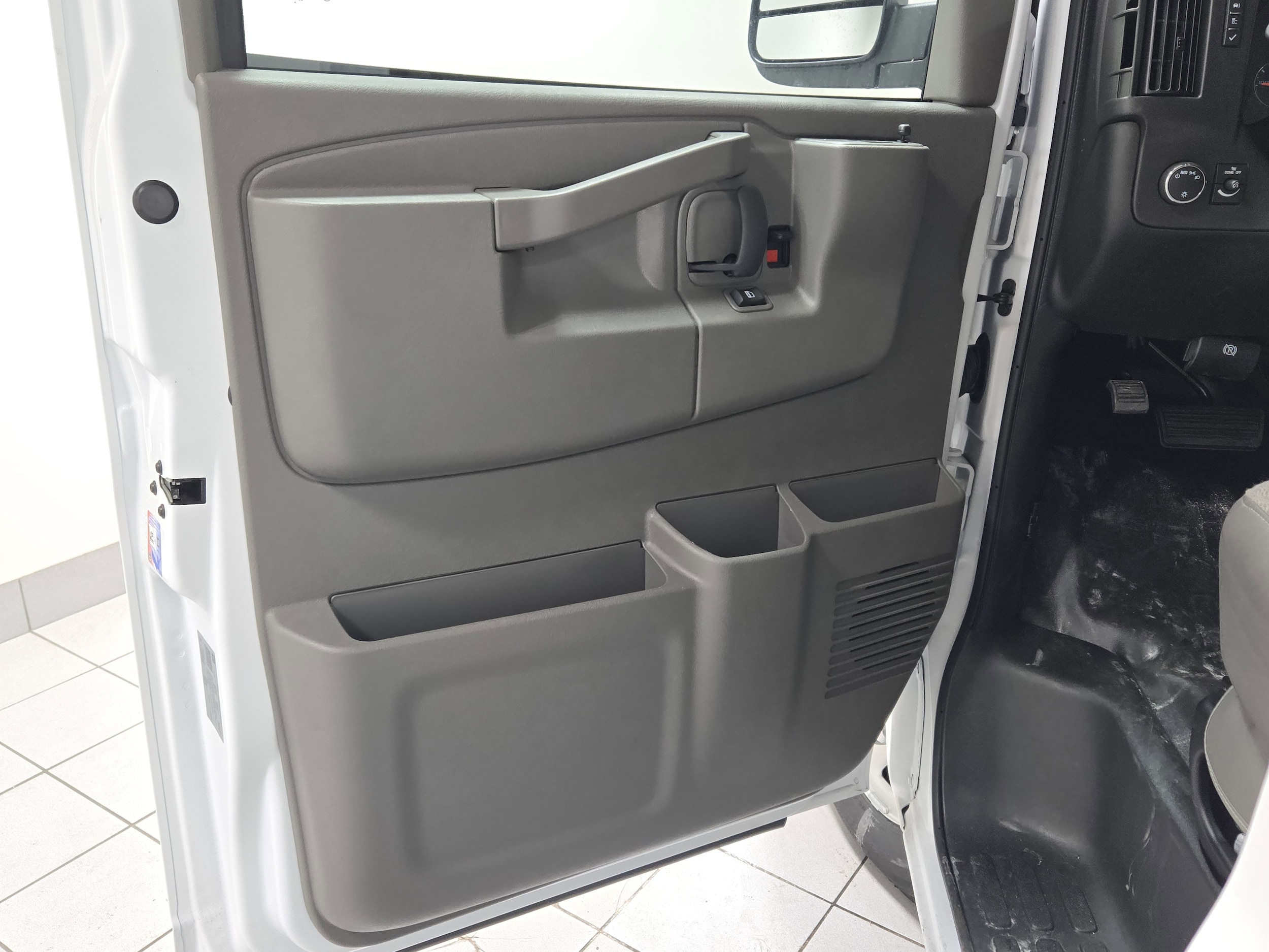 2025 Chevrolet Express Cargo Work Van - Photo 12