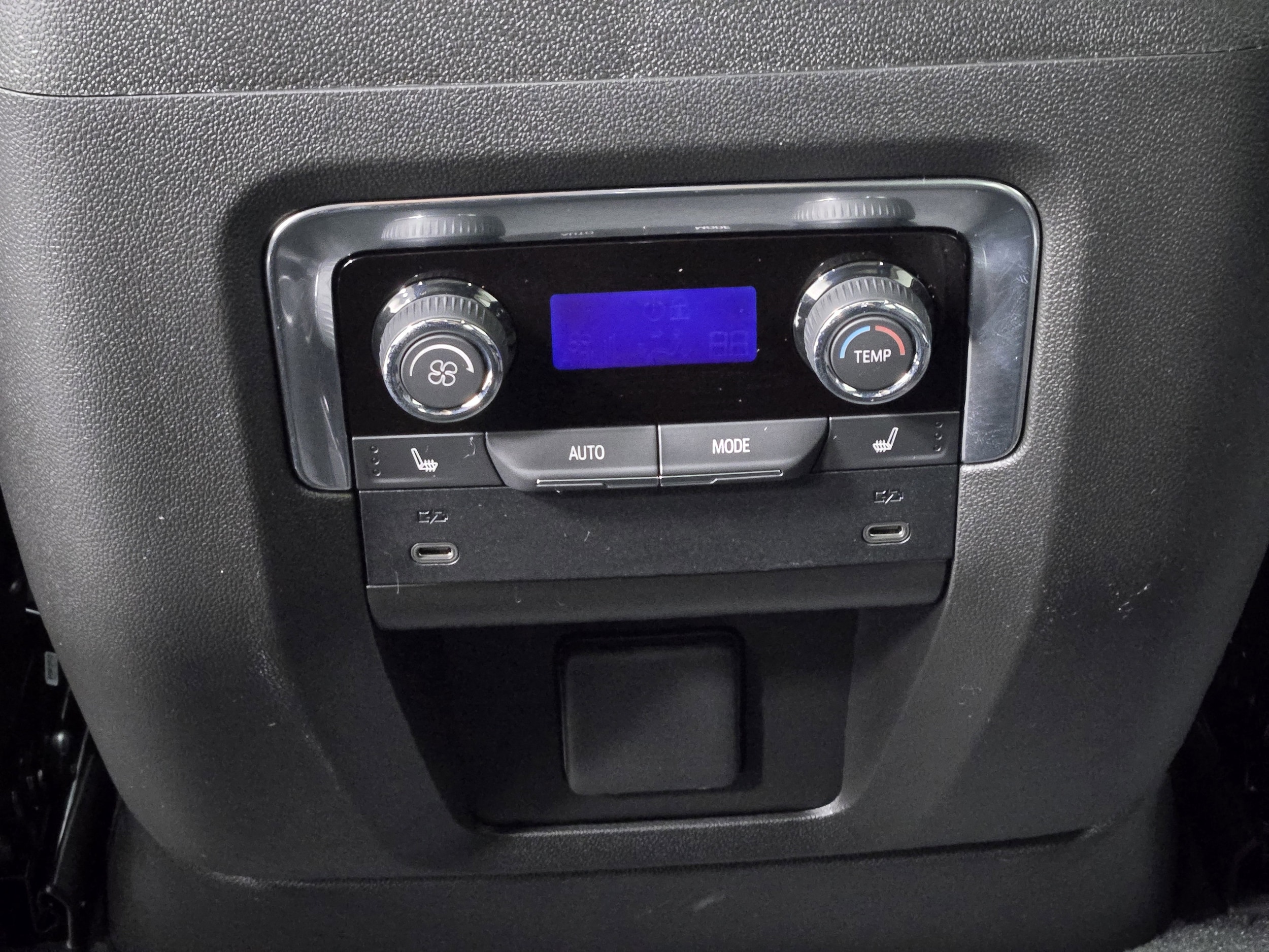 2026 Chevrolet Suburban Premier - Photo 20
