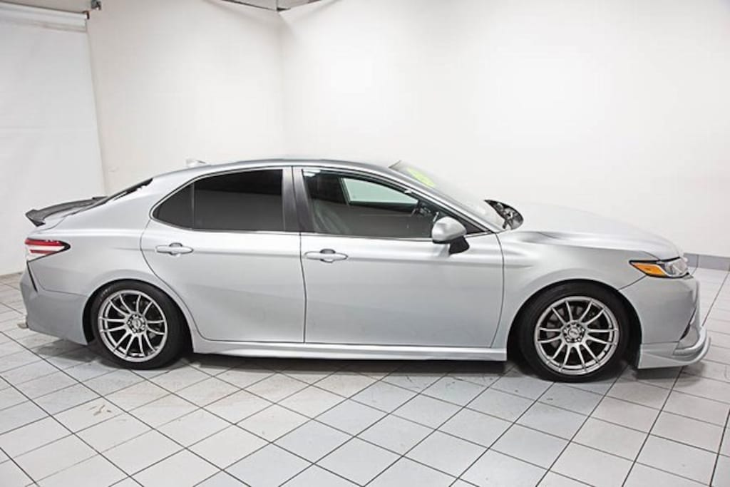 Used 2020 Toyota Camry SE Sedan