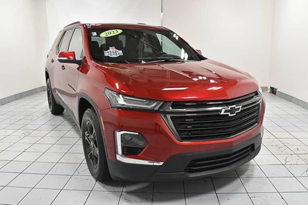 Used 2023 Chevrolet Traverse LT Cloth SUV