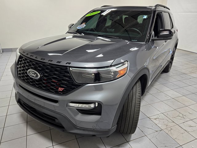 2023 Ford Explorer ST photo 2