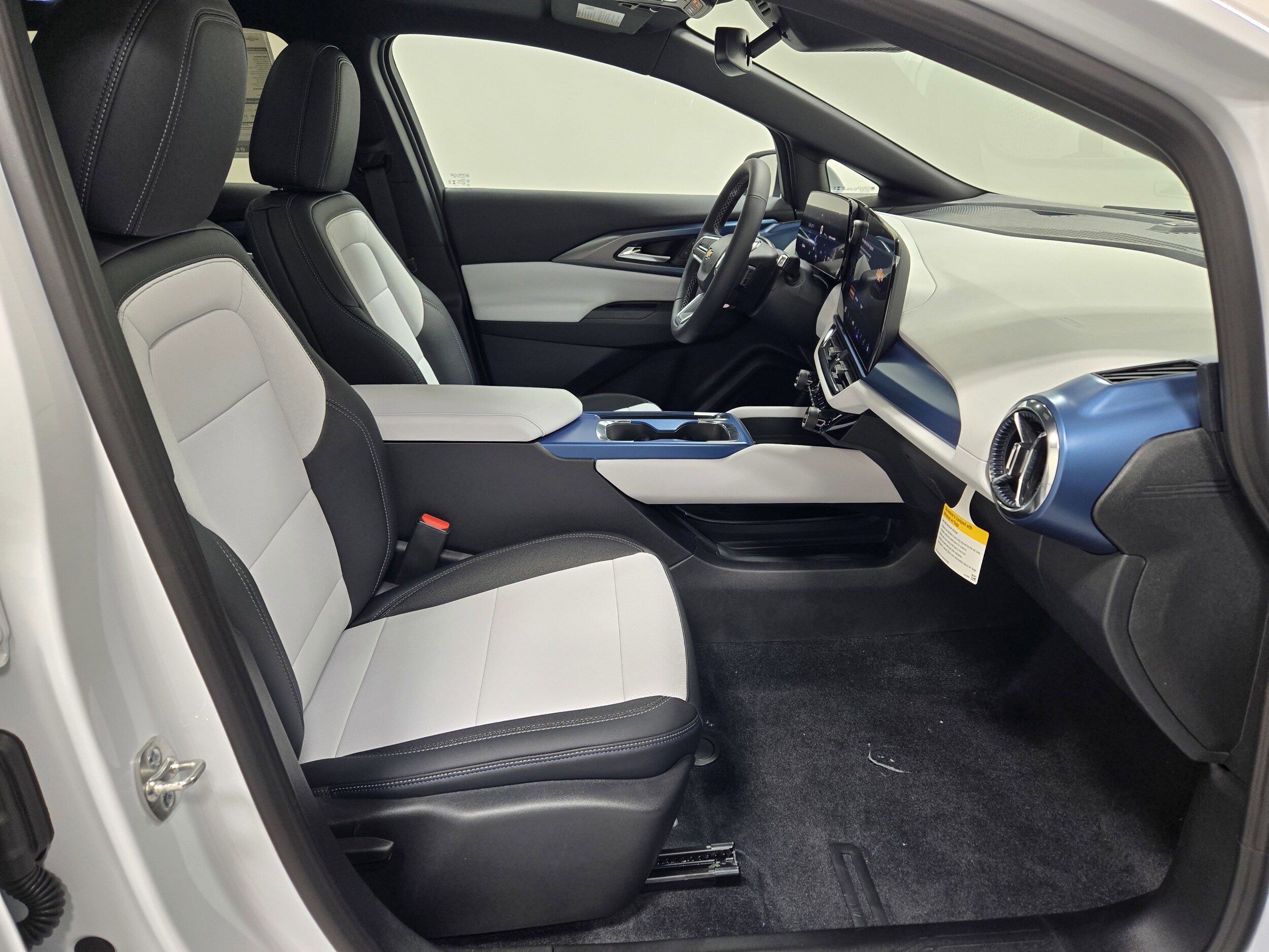 2026 Chevrolet Equinox EV 2LT - Photo 6