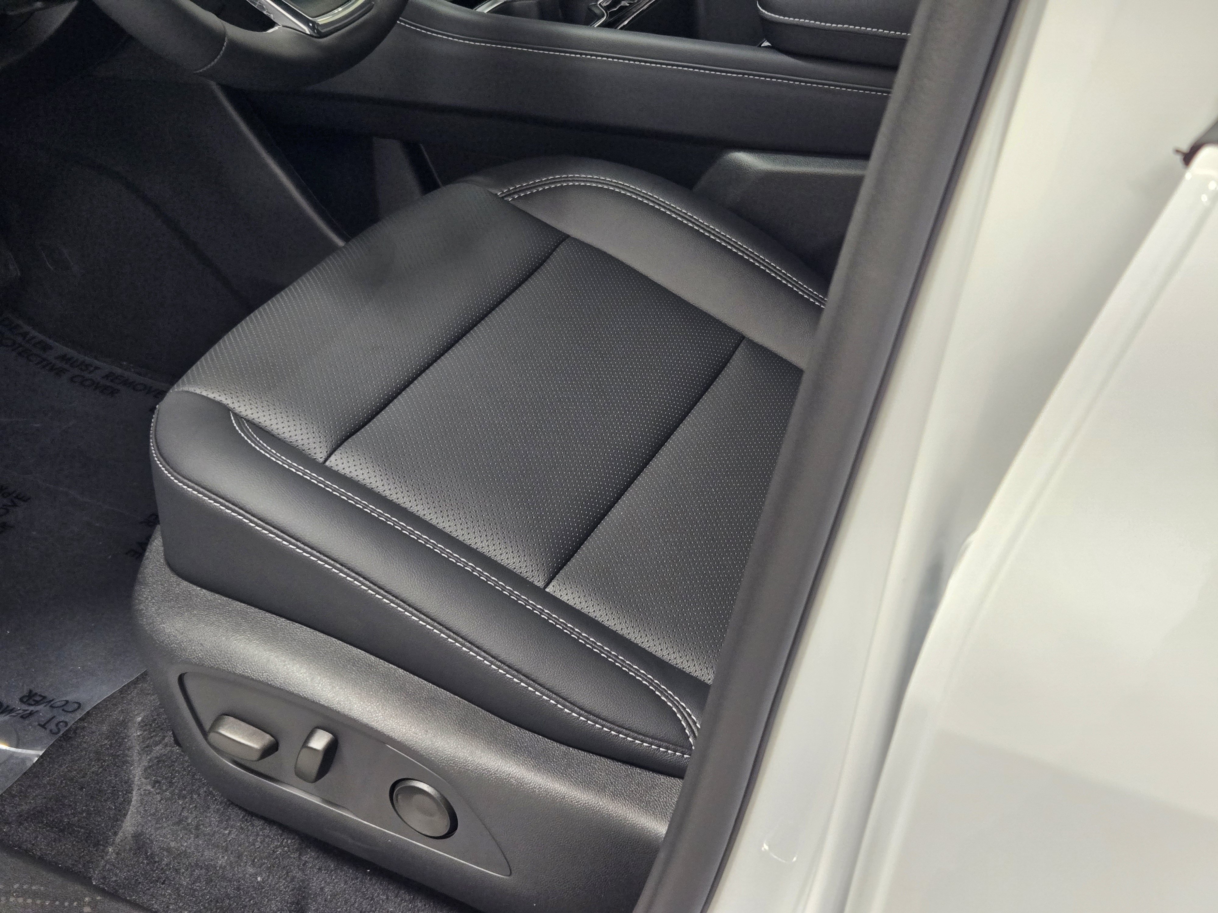 2027 Chevrolet Traverse LT - Photo 23