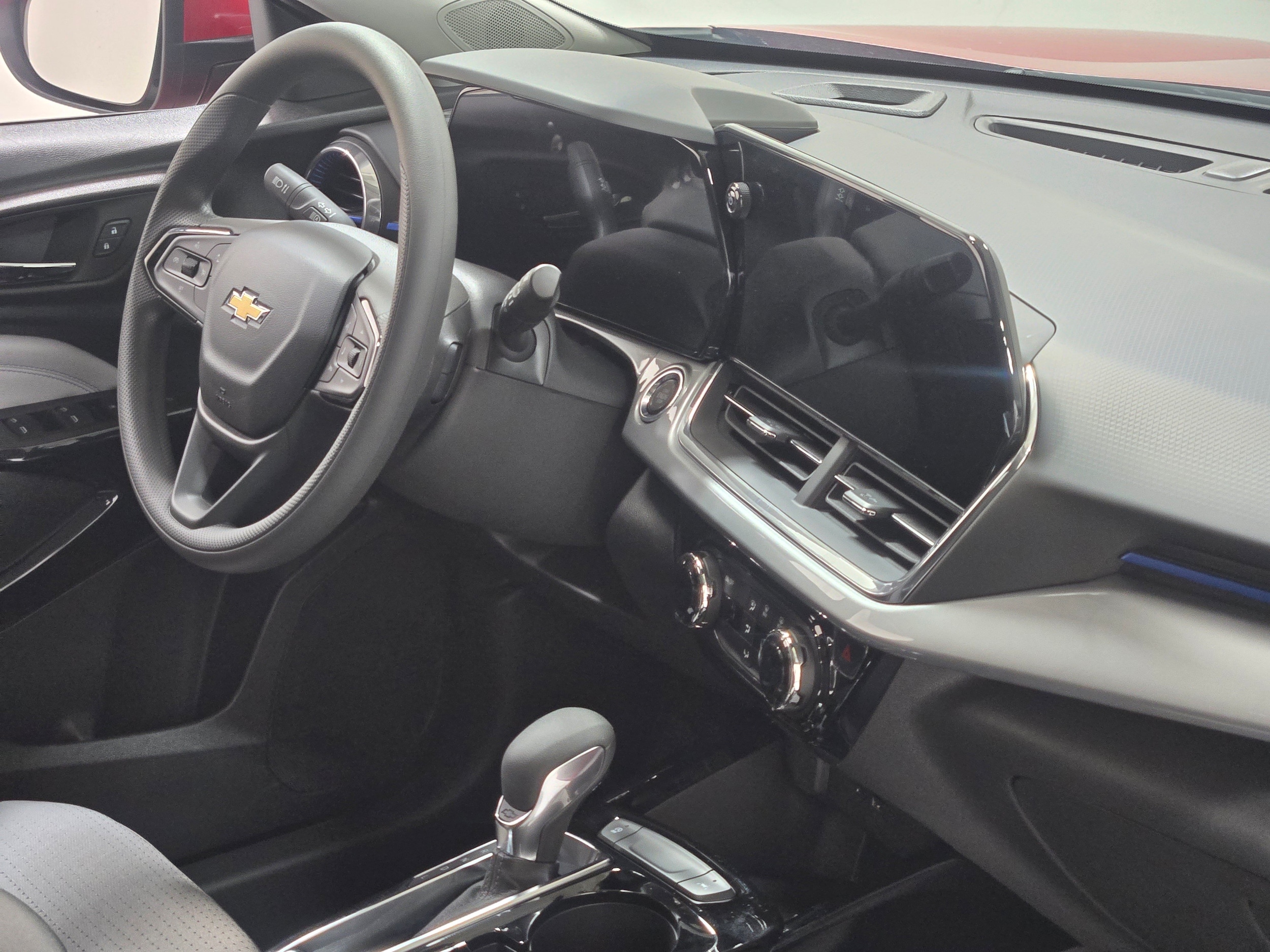 2026 Chevrolet Trax LT - Photo 7