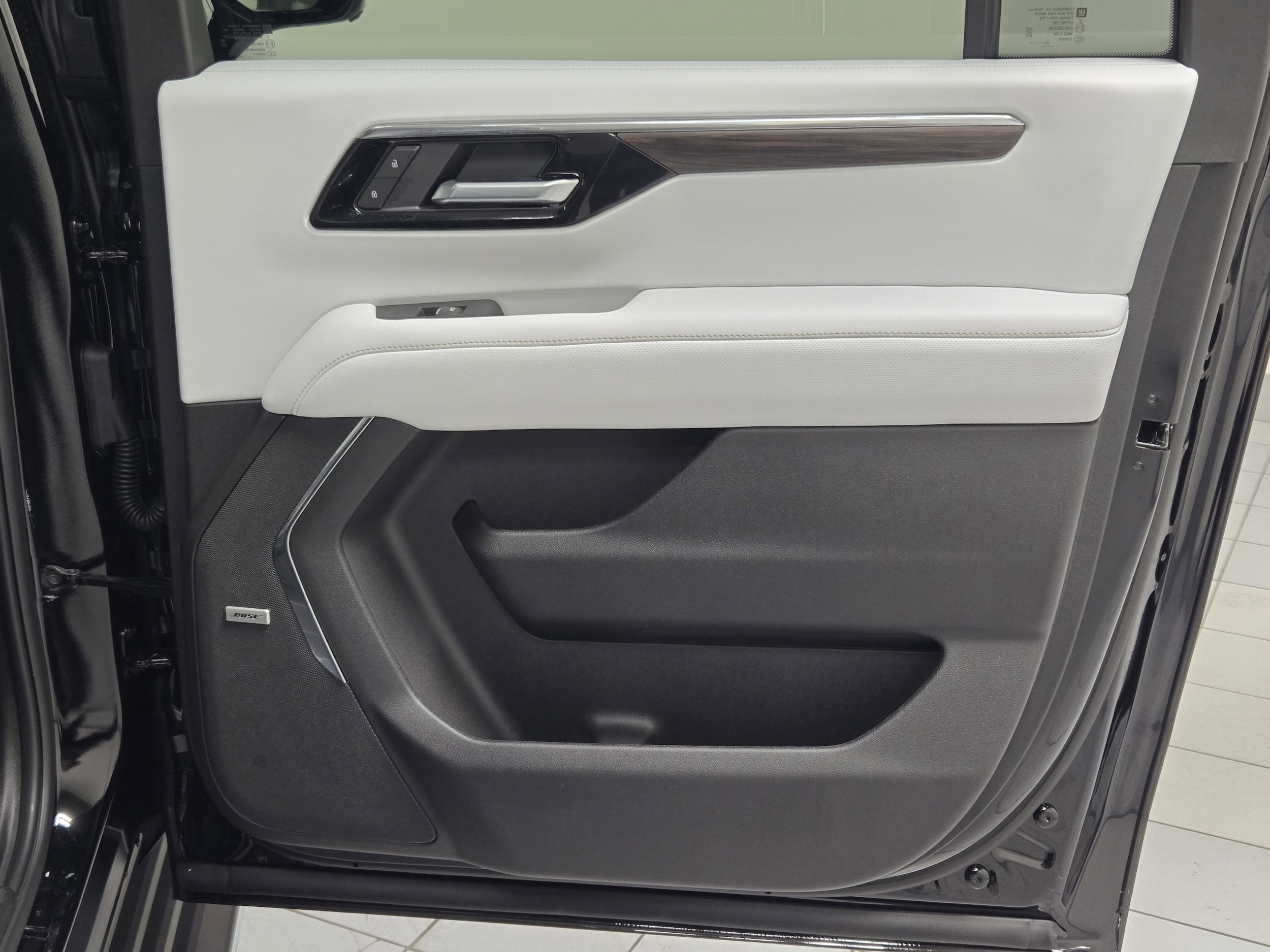 2026 Chevrolet Suburban Premier - Photo 8