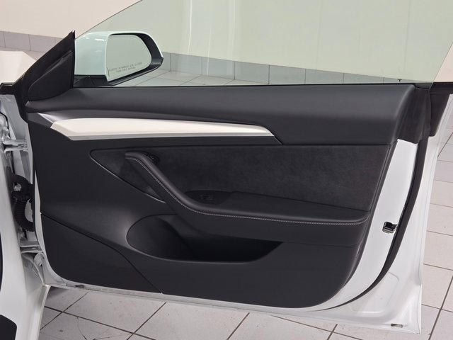 2023 Tesla Model 3 photo 3