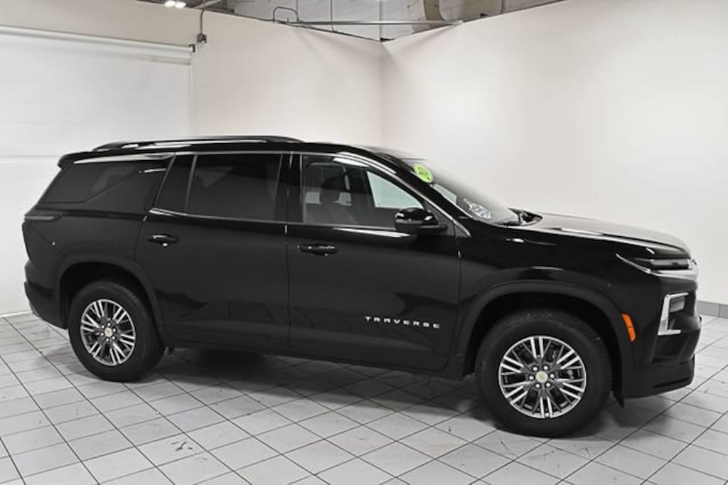 Used 2026 Chevrolet Traverse LT SUV