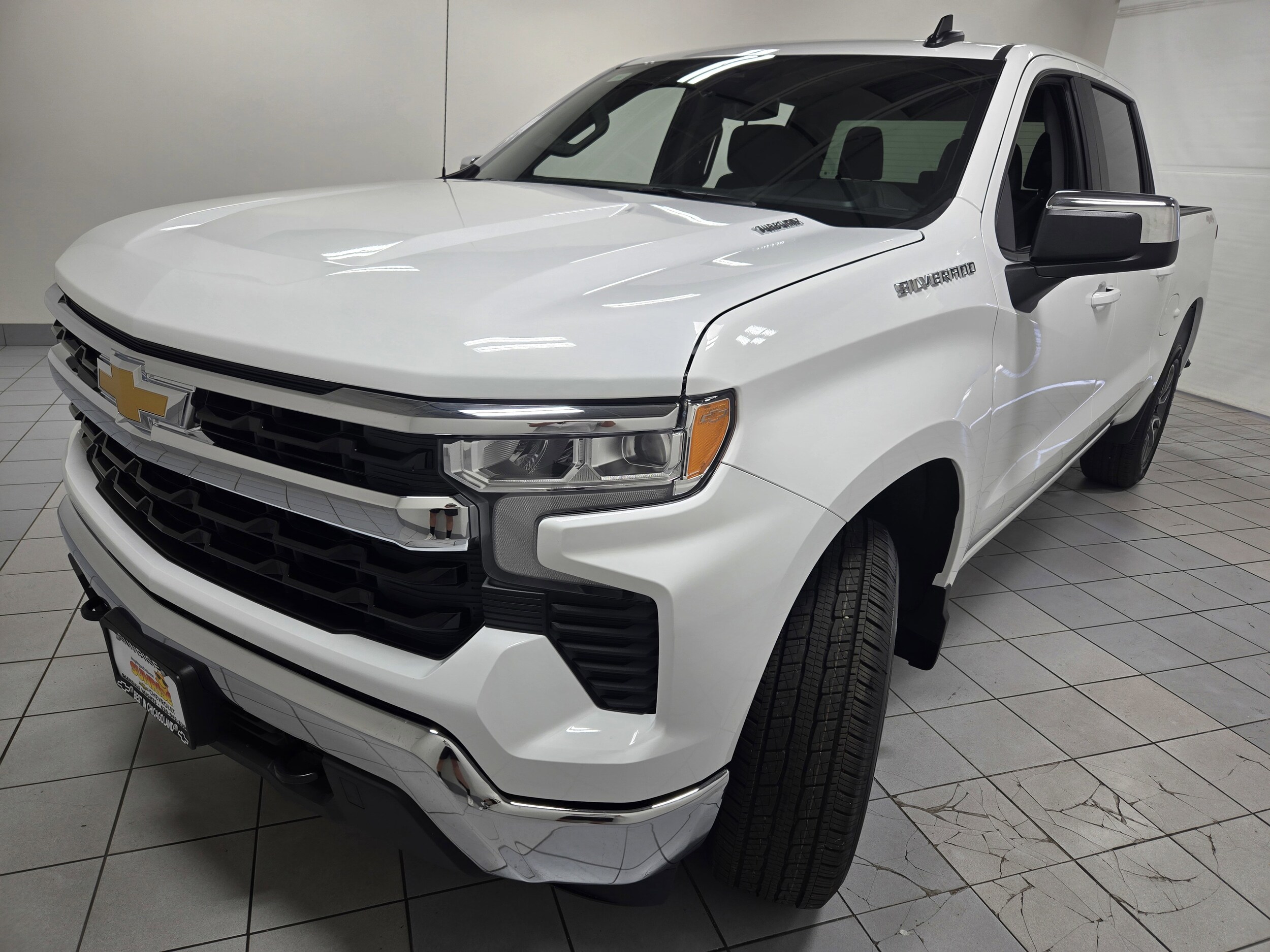 2025 Chevrolet Silverado 1500 LT photo 3