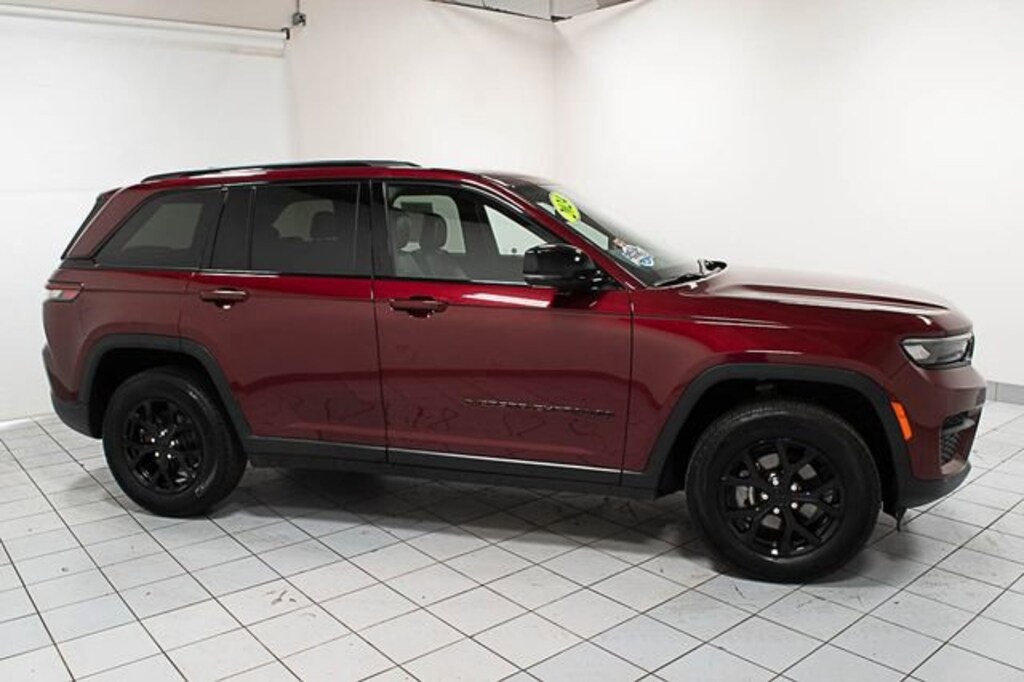 Used 2024 Jeep Grand Cherokee Altitude X 4x4 SUV