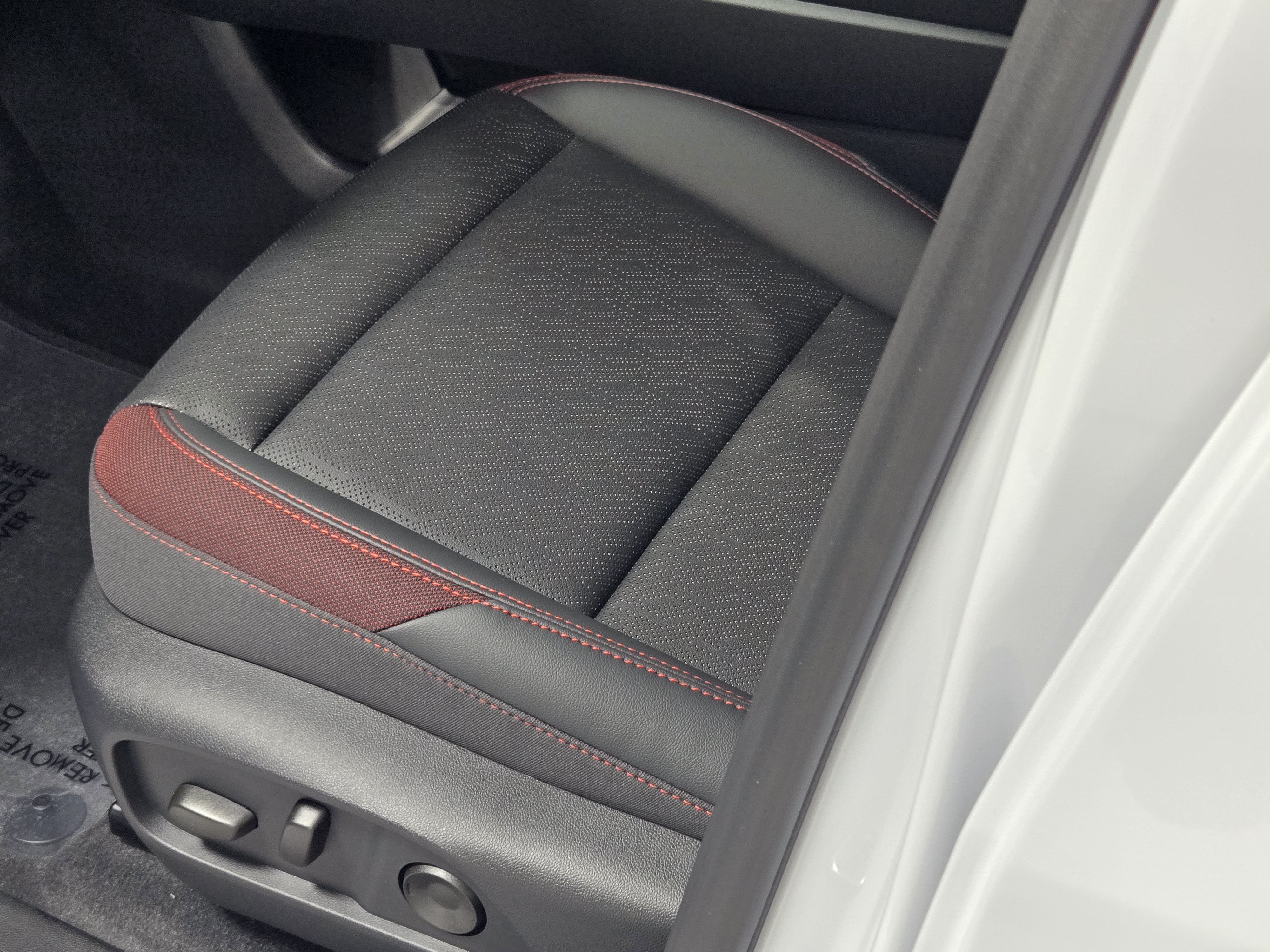 2027 Chevrolet Equinox RS - Photo 23