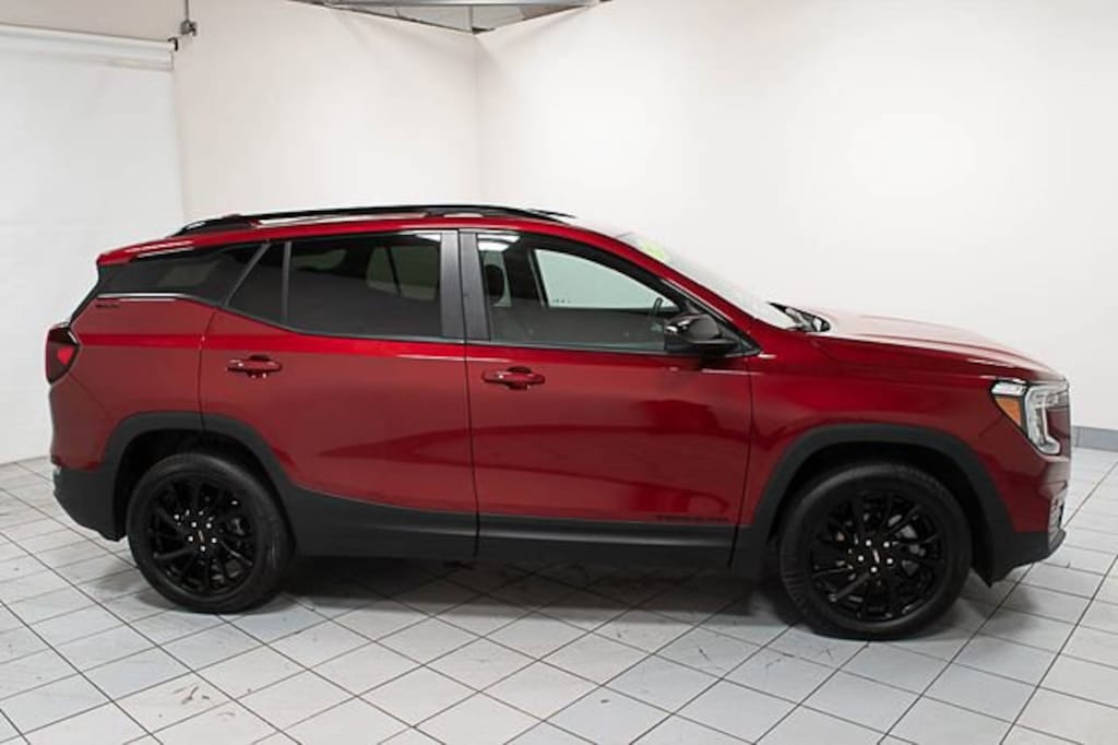 Used 2023 GMC Terrain SLE SUV