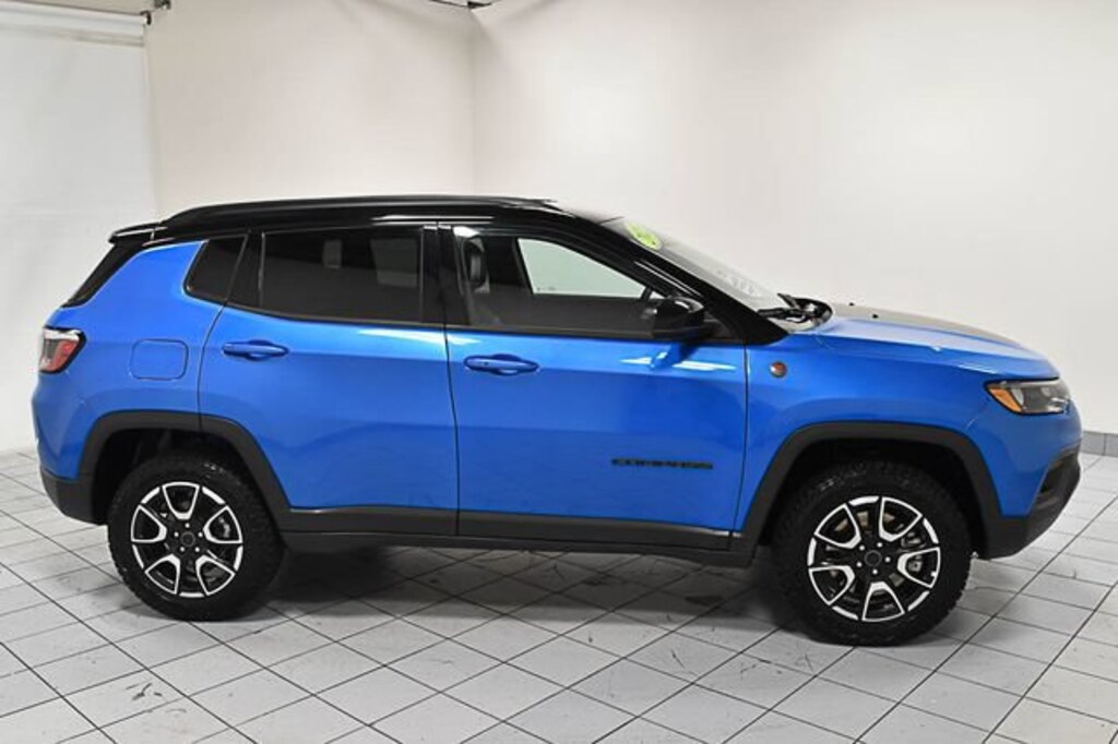 Used 2025 Jeep Compass Trailhawk 4x4 SUV