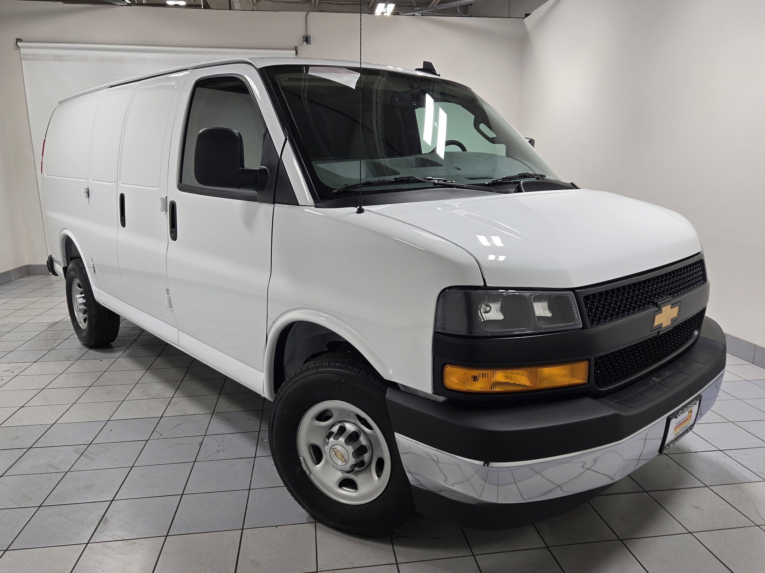 2025 Chevrolet Express 2500 Work Van HD's photo