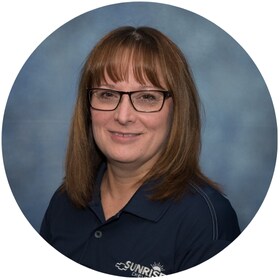 Staff member Lisa Szenda from ID_68d9b6e518e1
