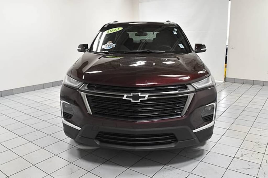 Used 2023 Chevrolet Traverse LT Cloth SUV
