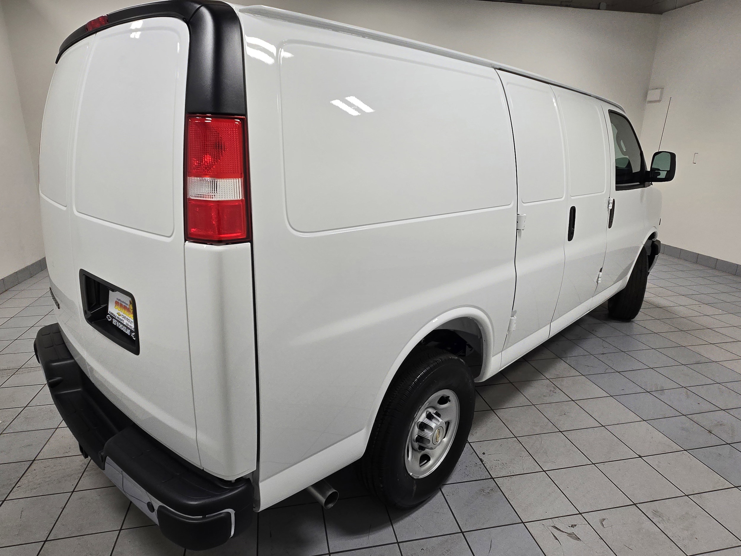 2025 Chevrolet Express Cargo Work Van - Photo 8