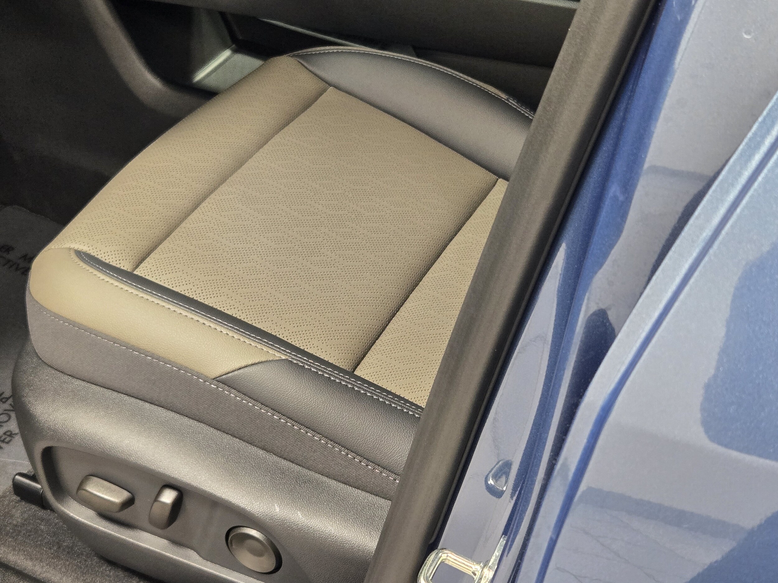 2027 Chevrolet Equinox LT - Photo 22