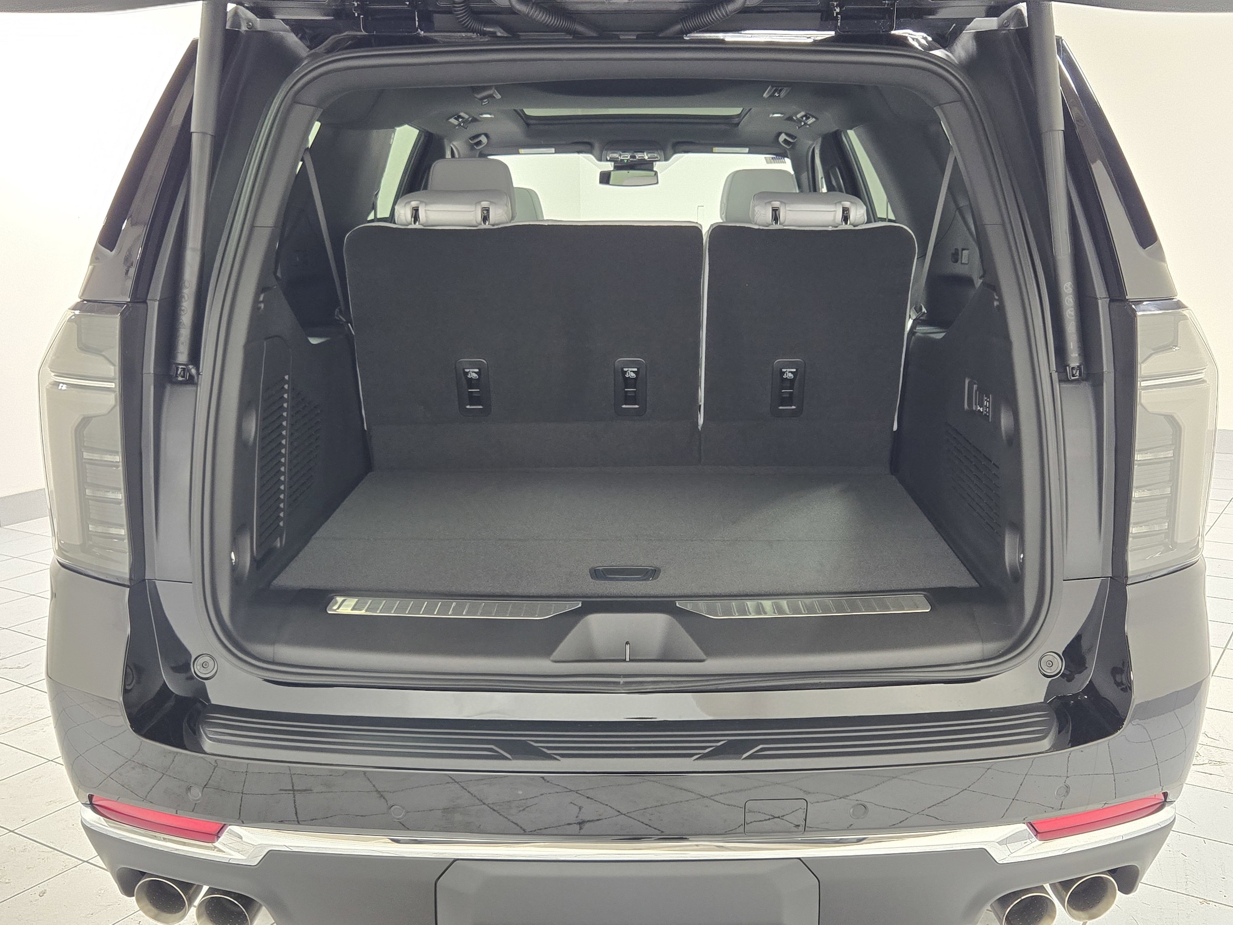 2026 Chevrolet Suburban Premier - Photo 14