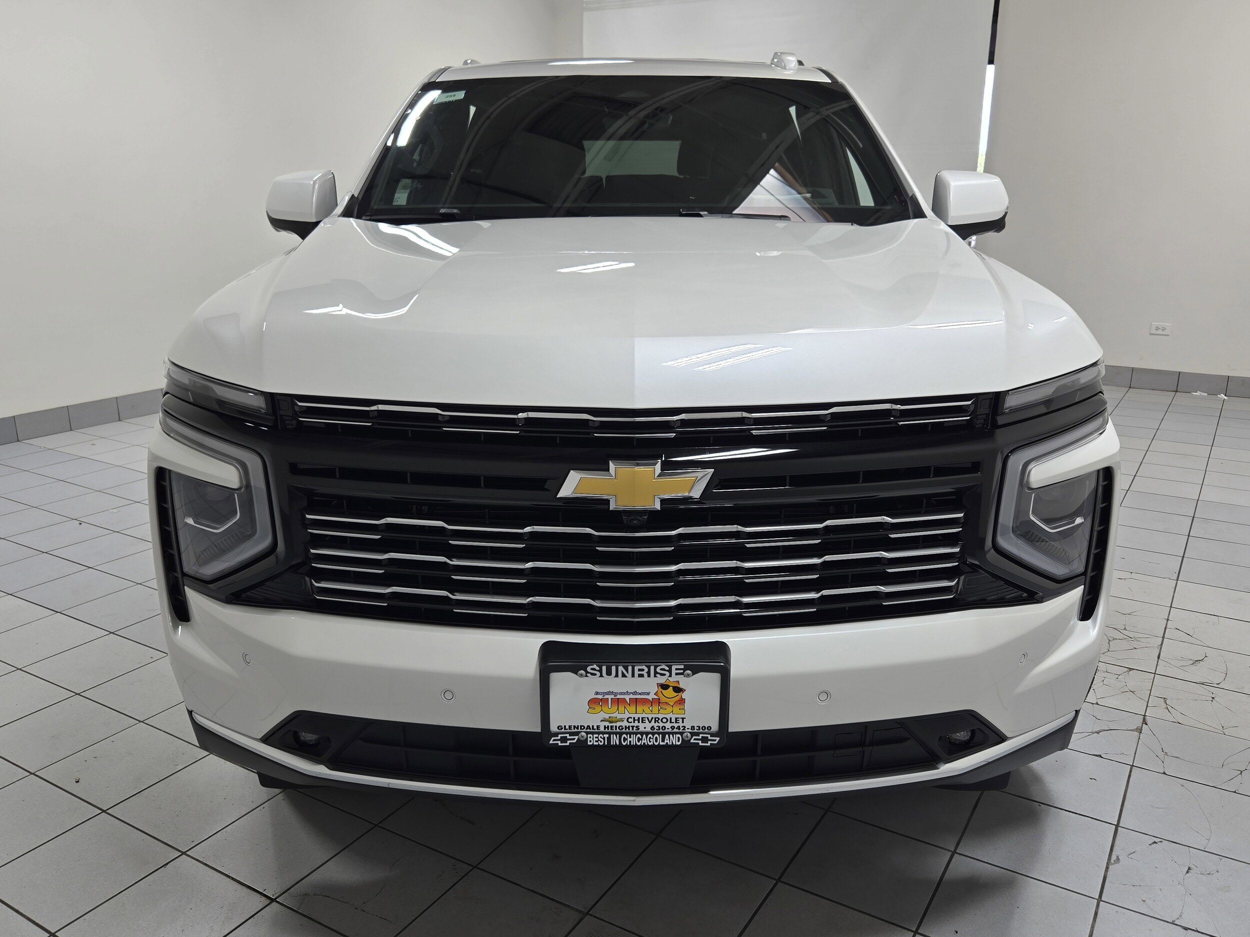 2025 Chevrolet Suburban High Country photo 2
